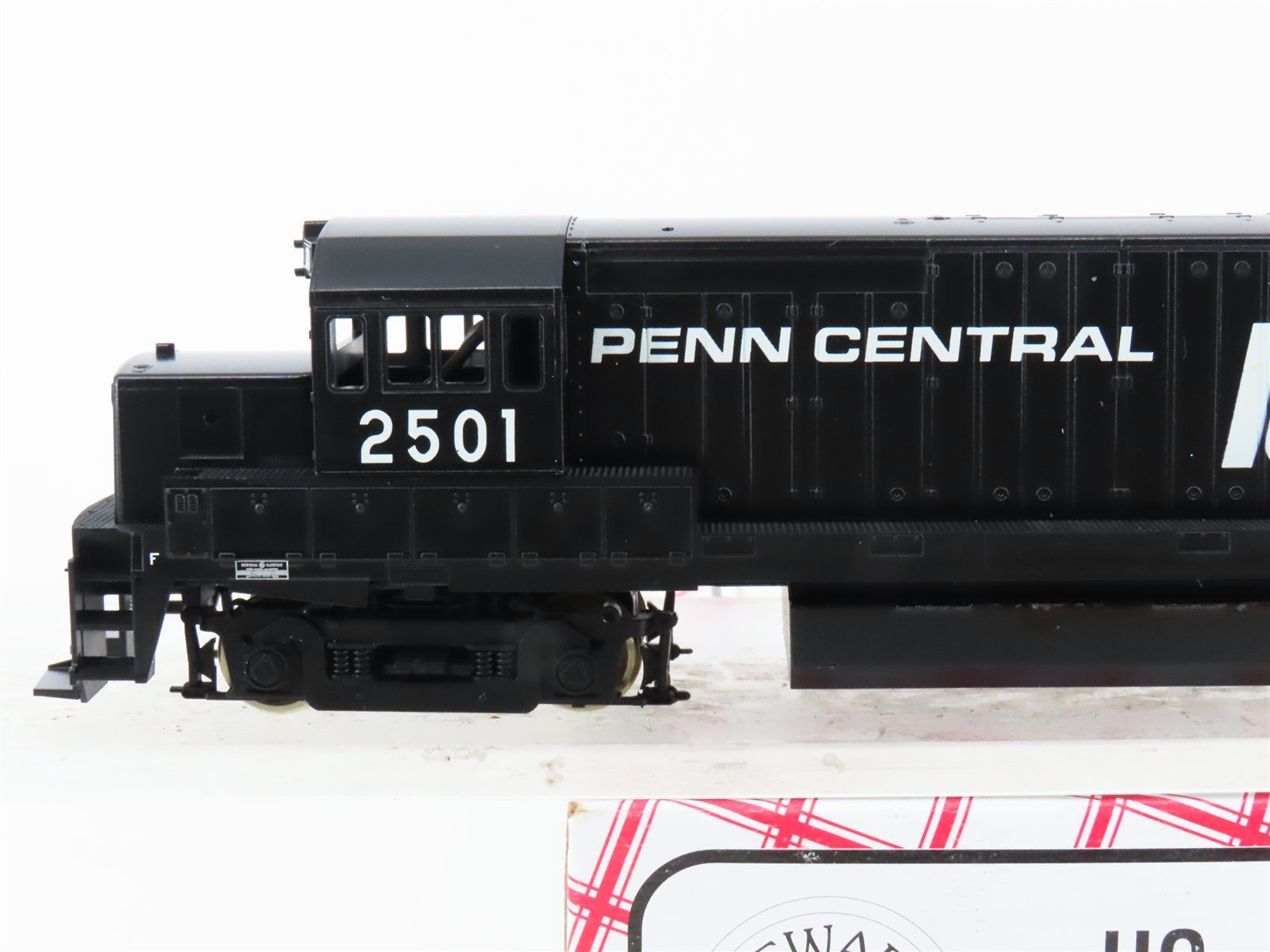 HO Scale Stewart 7208 PC Penn Central GE U25B Ph. II Diesel #2501 - DCC Ready
