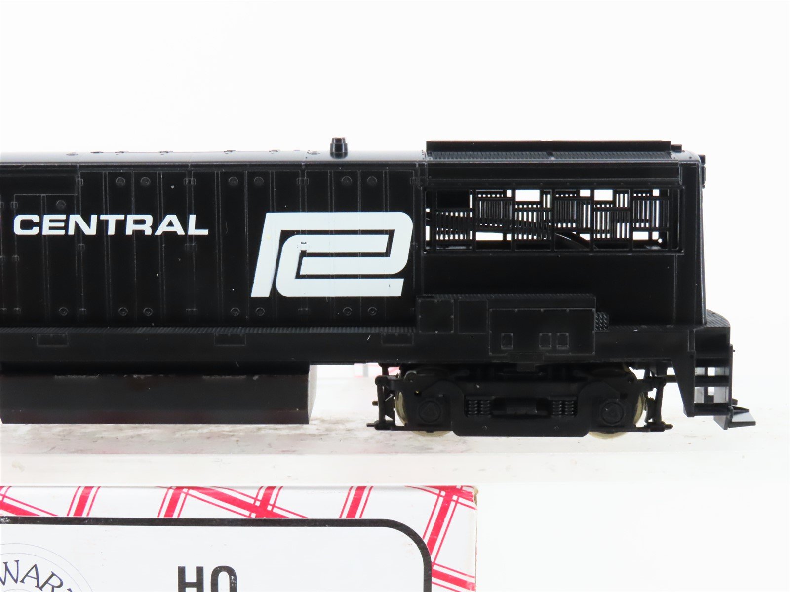 HO Scale Stewart 7208 PC Penn Central GE U25B Ph. II Diesel #2501 - DCC Ready