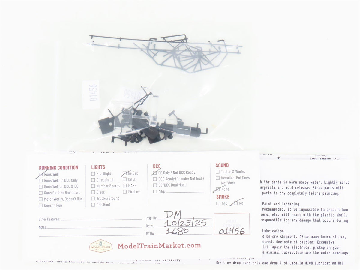 HO Scale Stewart/KATO 4506 PC Penn Central Baldwin RS-12 Diesel #8300