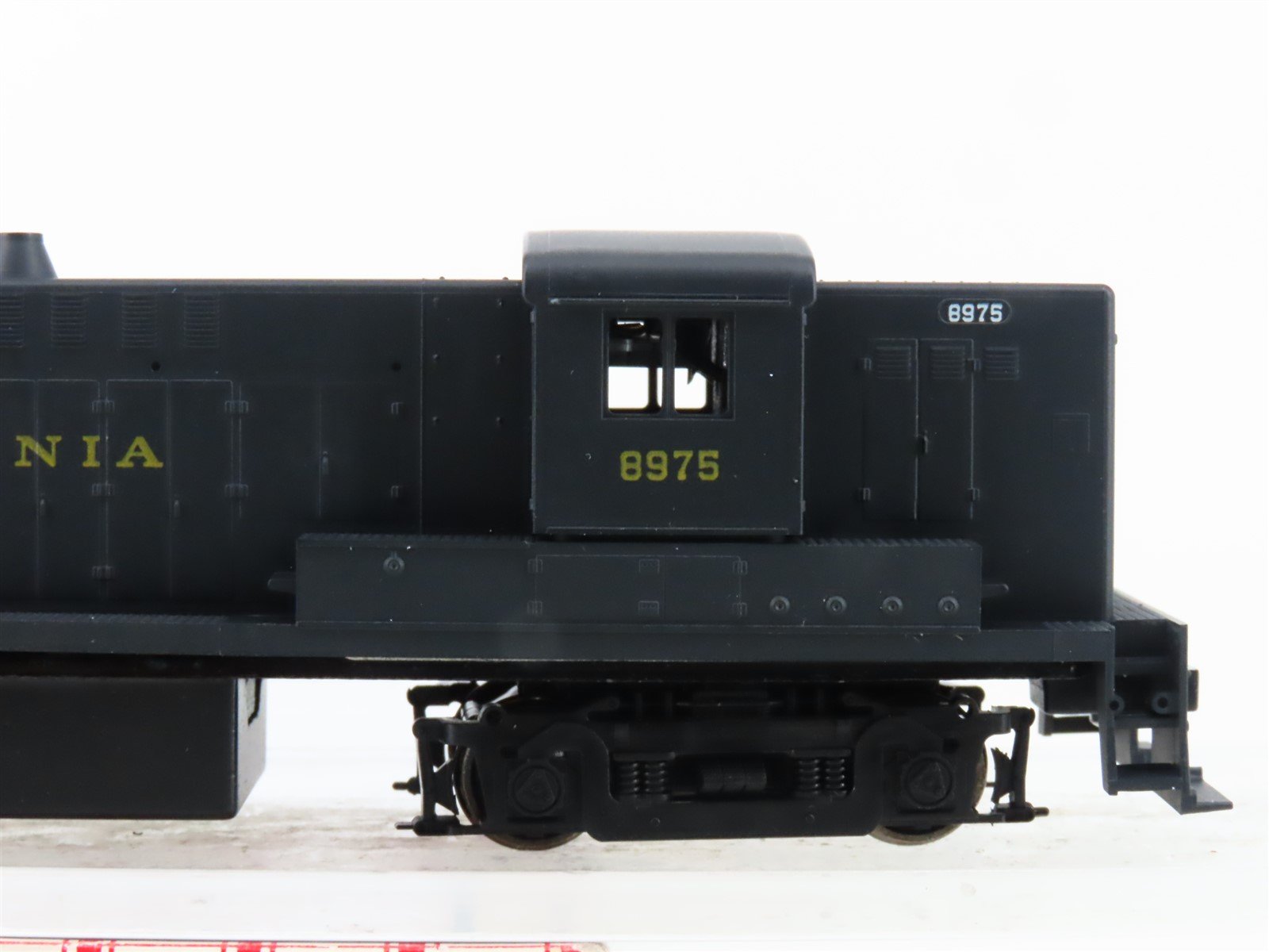 HO Scale Stewart/KATO 4501 PRR Pennsylvania Baldwin RS-12 Diesel #8975