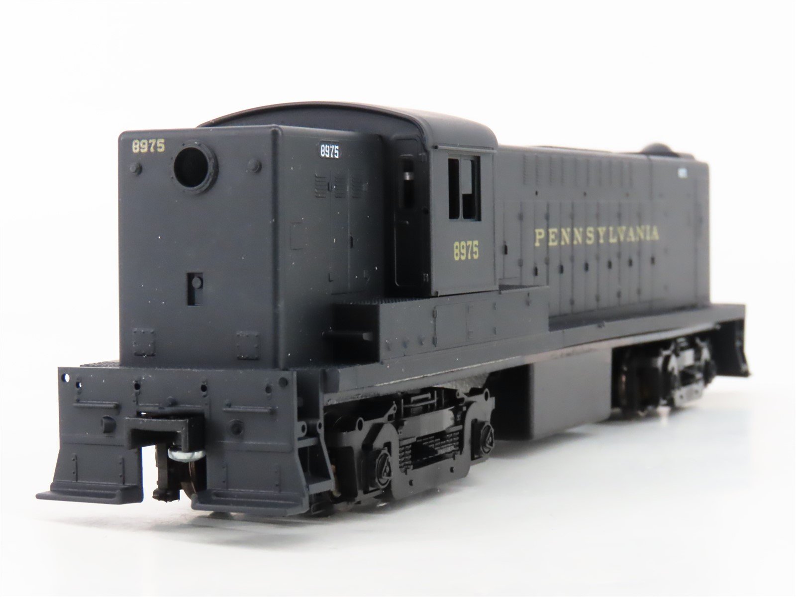 HO Scale Stewart/KATO 4501 PRR Pennsylvania Baldwin RS-12 Diesel #8975