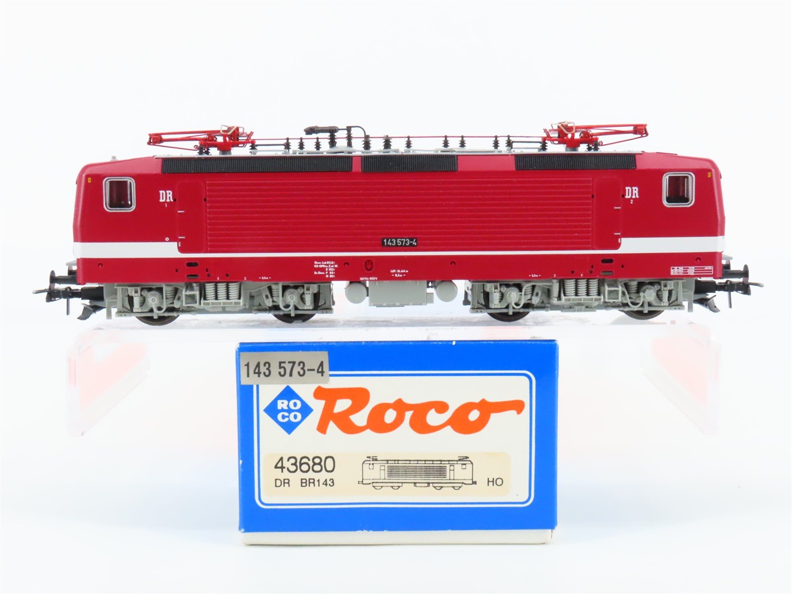 HO Scale Roco 43680 DR Deutsche Reichsbahn BR143 Electric #573-4 - DCC Ready