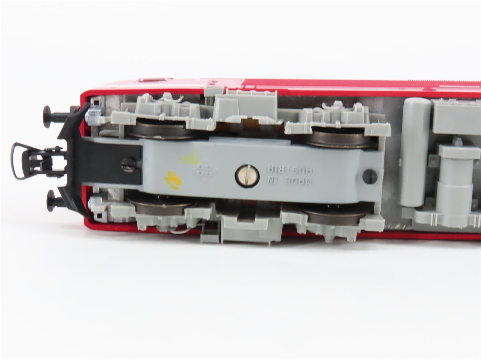 HO Scale Roco 43680 DR Deutsche Reichsbahn BR143 Electric #573-4 - DCC Ready