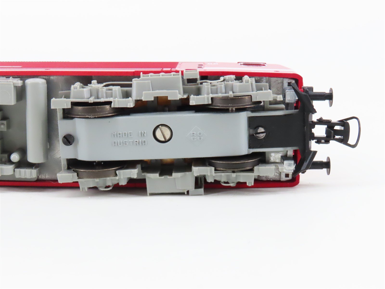 HO Scale Roco 43680 DR Deutsche Reichsbahn BR143 Electric #573-4 - DCC Ready