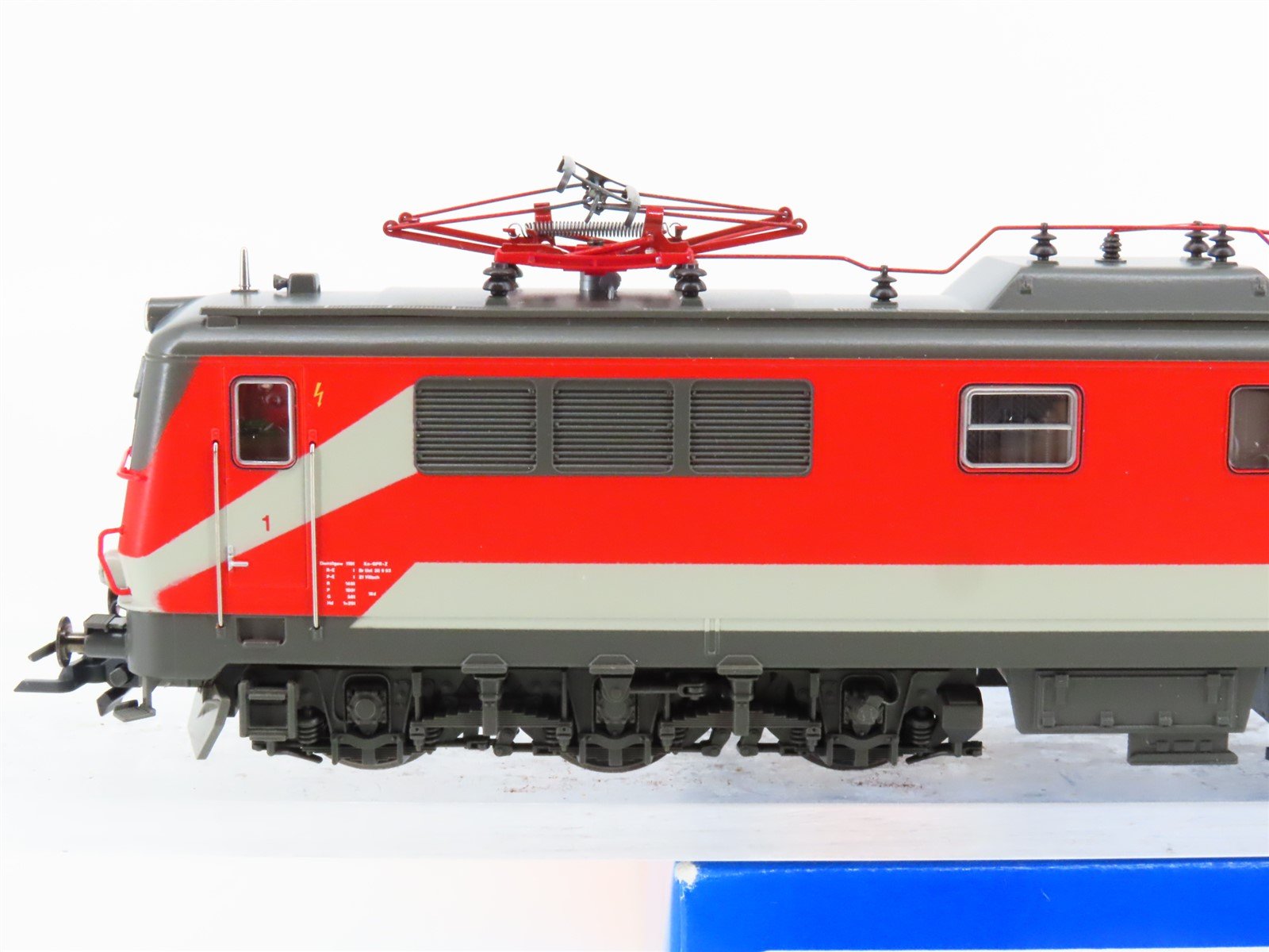 HO Scale Roco 43760 OBB Austrian Class 1110 Electric #018-7 - DCC Ready