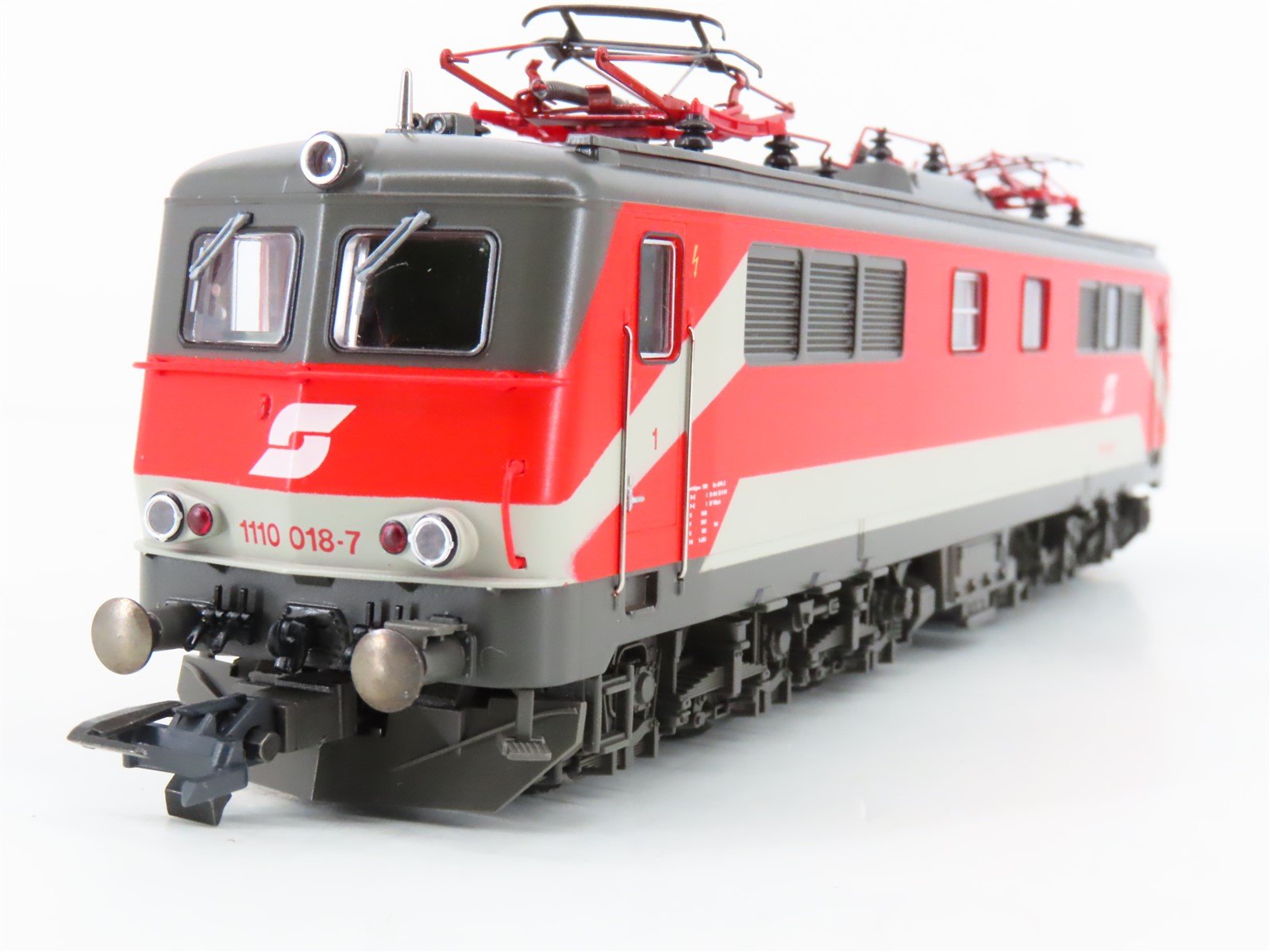 HO Scale Roco 43760 OBB Austrian Class 1110 Electric #018-7 - DCC Ready