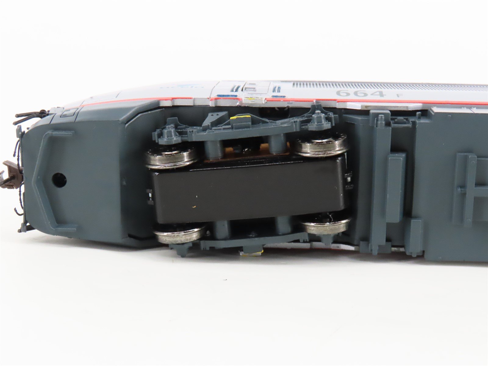 HO Bachmann Spectrum 83005 AMTK Amtrak Acela HHP-8 Electric #664 - DCC Ready