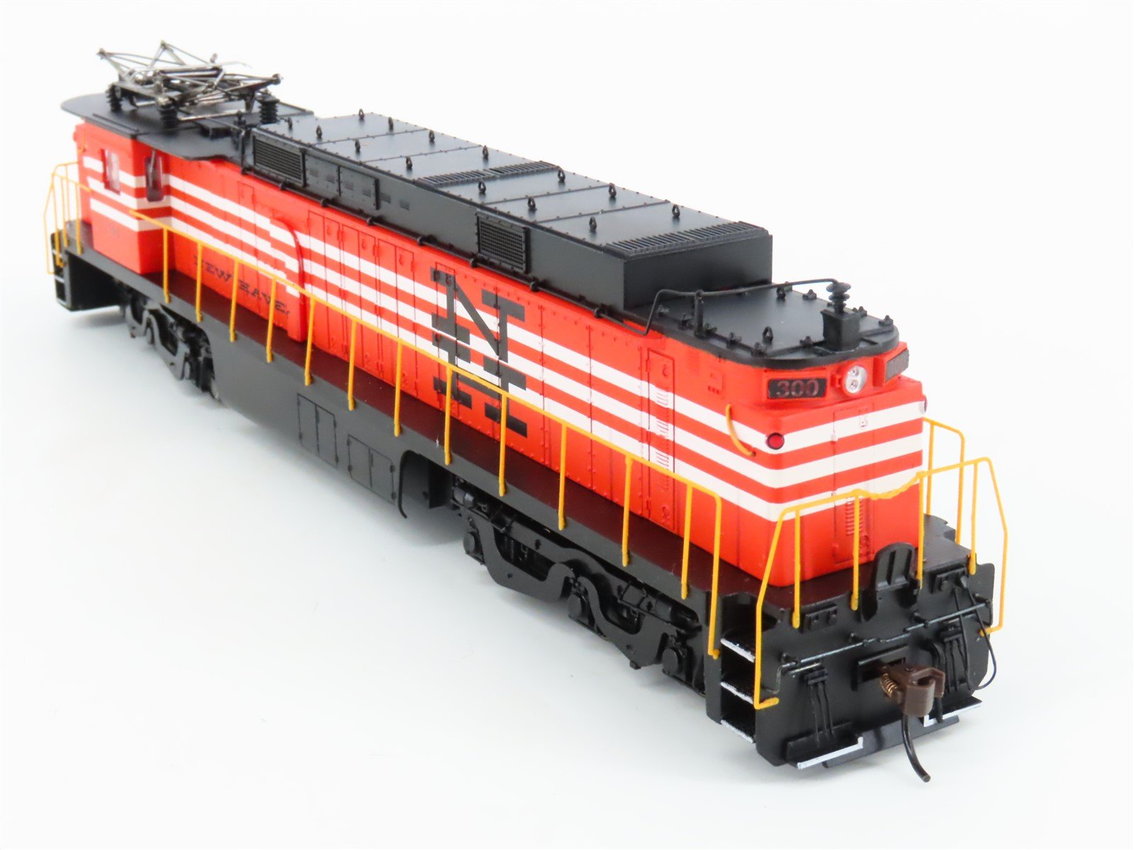 HO Scale Bachmann Spectrum 82404 NH New Haven GE E33 Electric #300 - DCC Ready