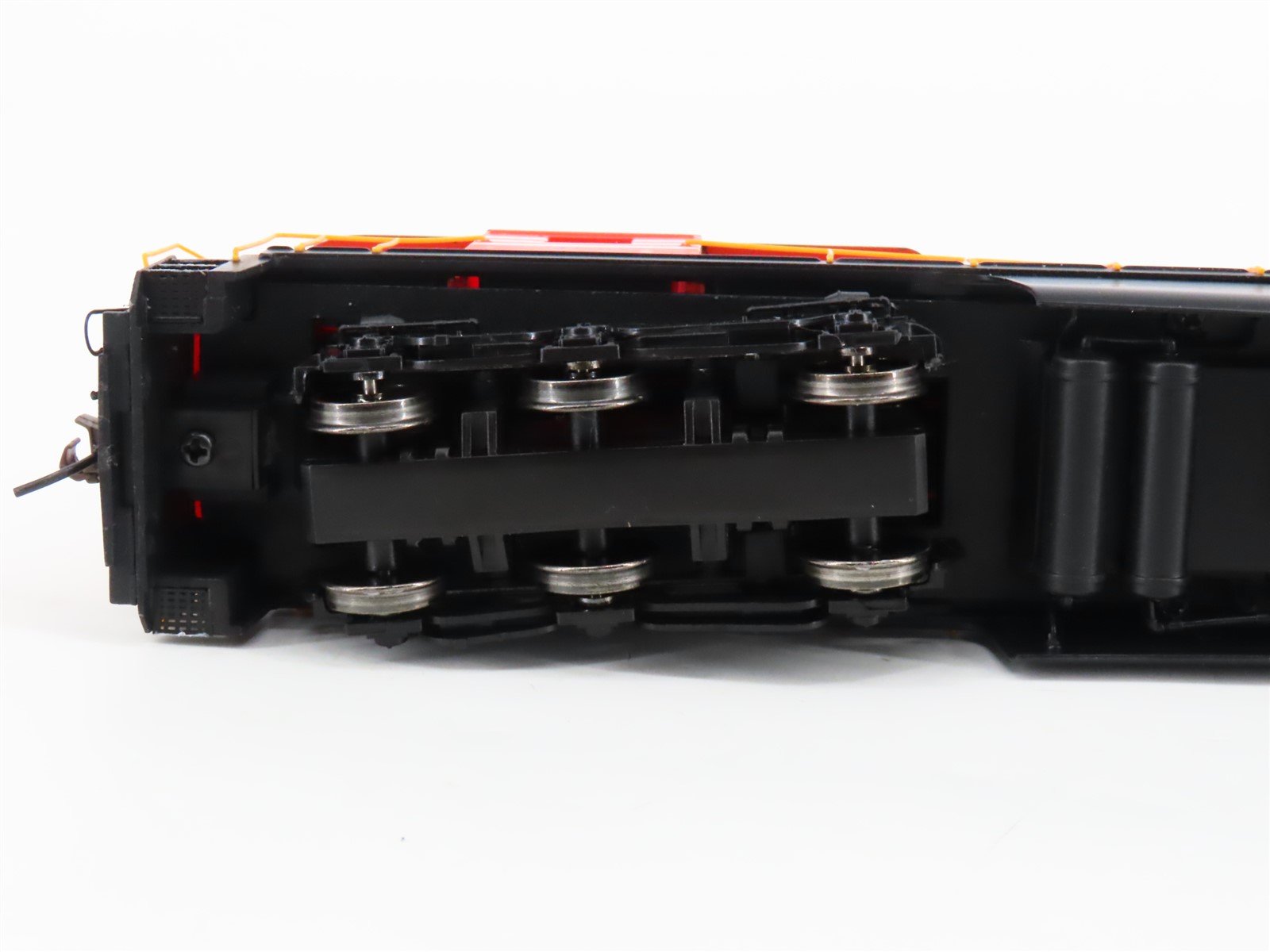 HO Scale Bachmann Spectrum 82404 NH New Haven GE E33 Electric #300 - DCC Ready