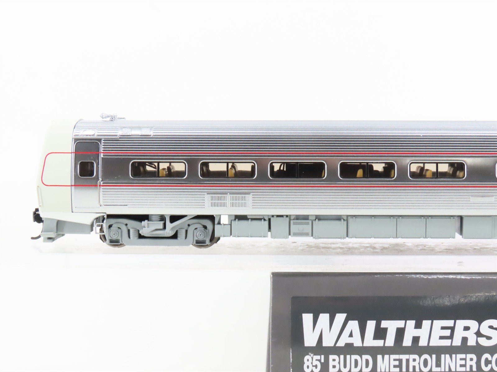 HO Walters Proto 920-13843 Amtrak/PC Metroliner 85' Budd Coach Electric Loco