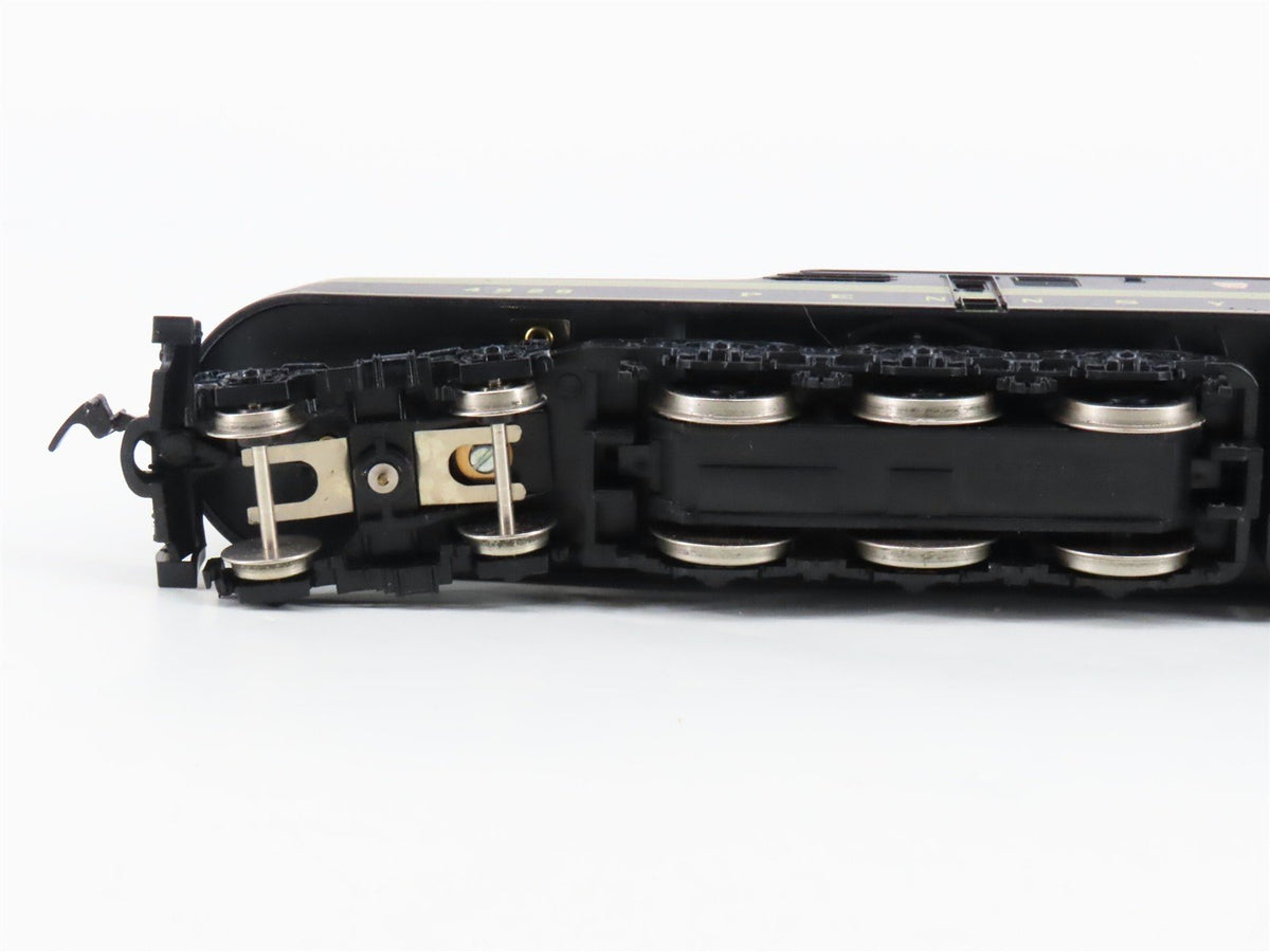 HO Scale AHM PRR Pennsylvania GG1 Electric Locomotive #4828