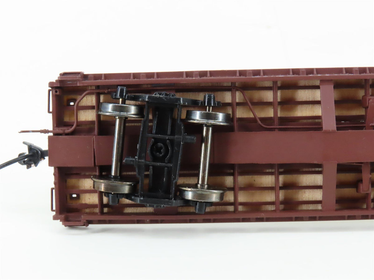 HO Scale InterMountain 46409-15 BNSF Railway 60&#39; Wood Deck Flat Car #585029