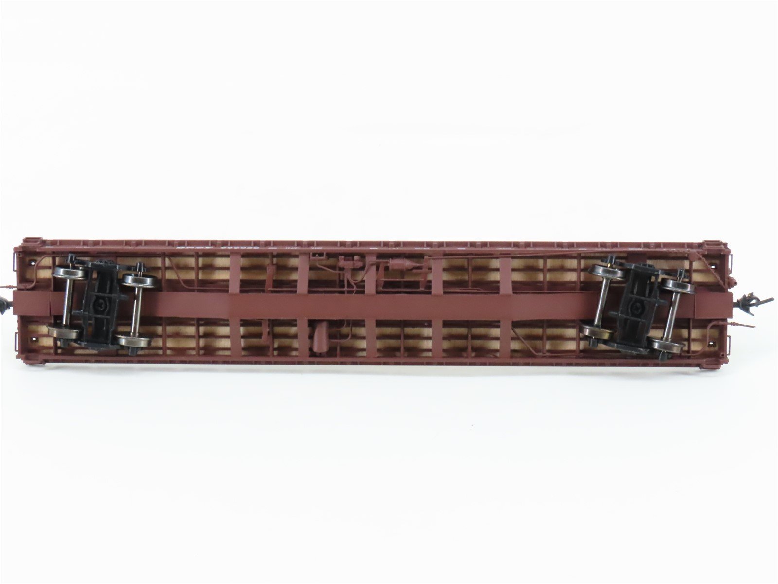 HO Scale InterMountain 46409-15 BNSF Railway 60' Wood Deck Flat Car #585029