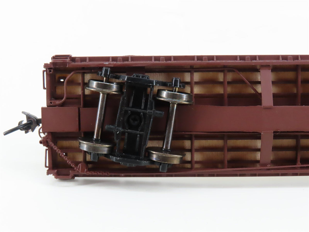 HO Scale InterMountain 46409-16 BNSF Railway 60&#39; Wood Deck Flat Car #585032