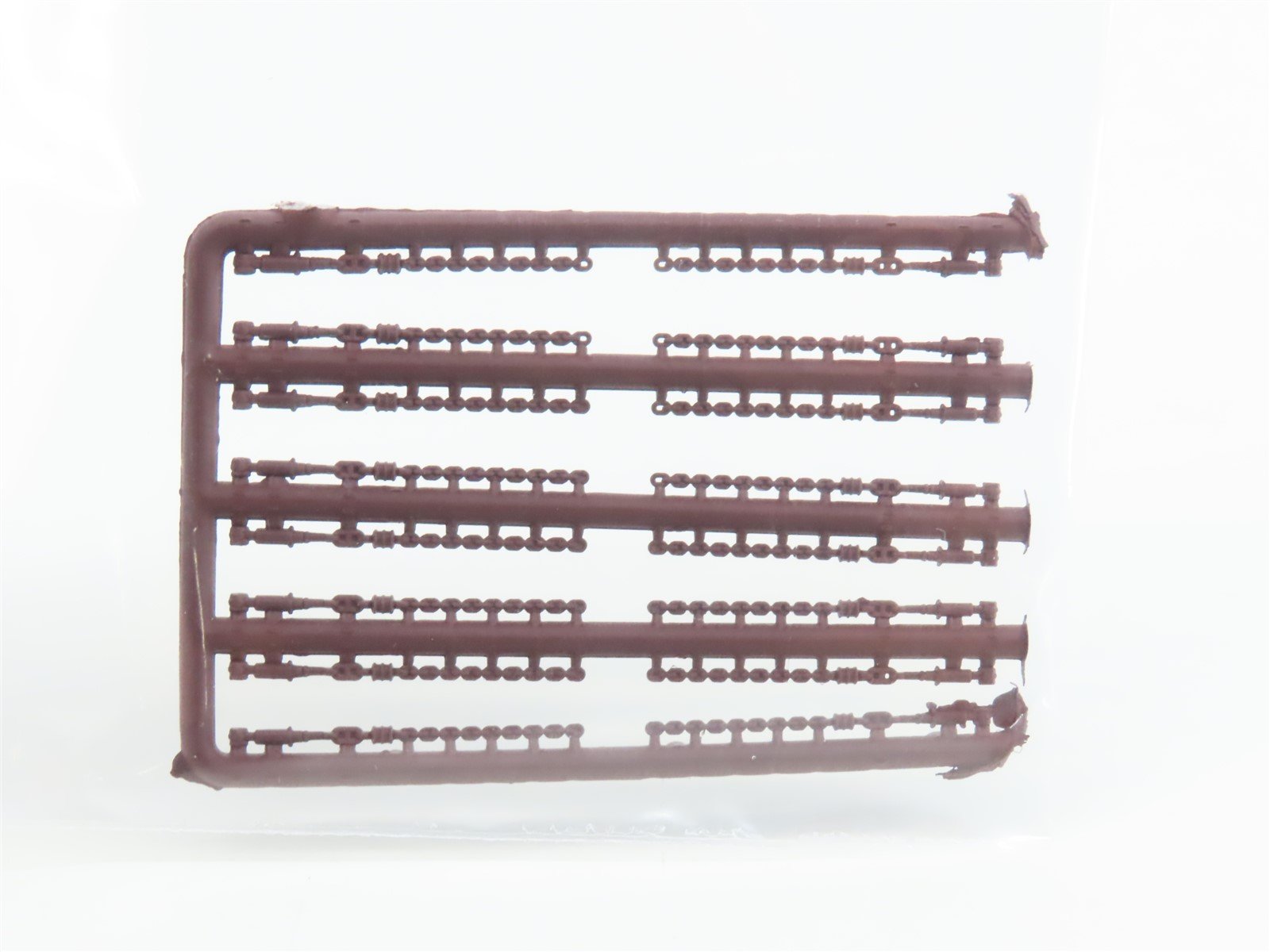 HO Scale InterMountain 46409-16 BNSF Railway 60' Wood Deck Flat Car #585032