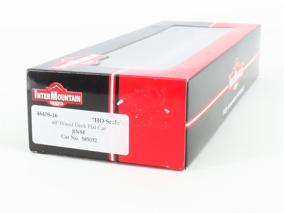 HO Scale InterMountain 46409-16 BNSF Railway 60&#39; Wood Deck Flat Car #585032