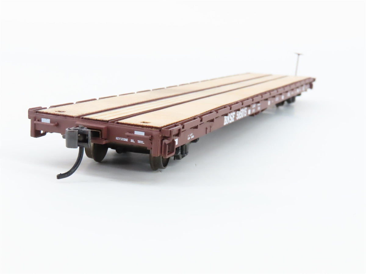 HO Scale InterMountain 46409-14 BNSF Railway 60&#39; Wood Deck Flat Car #585015