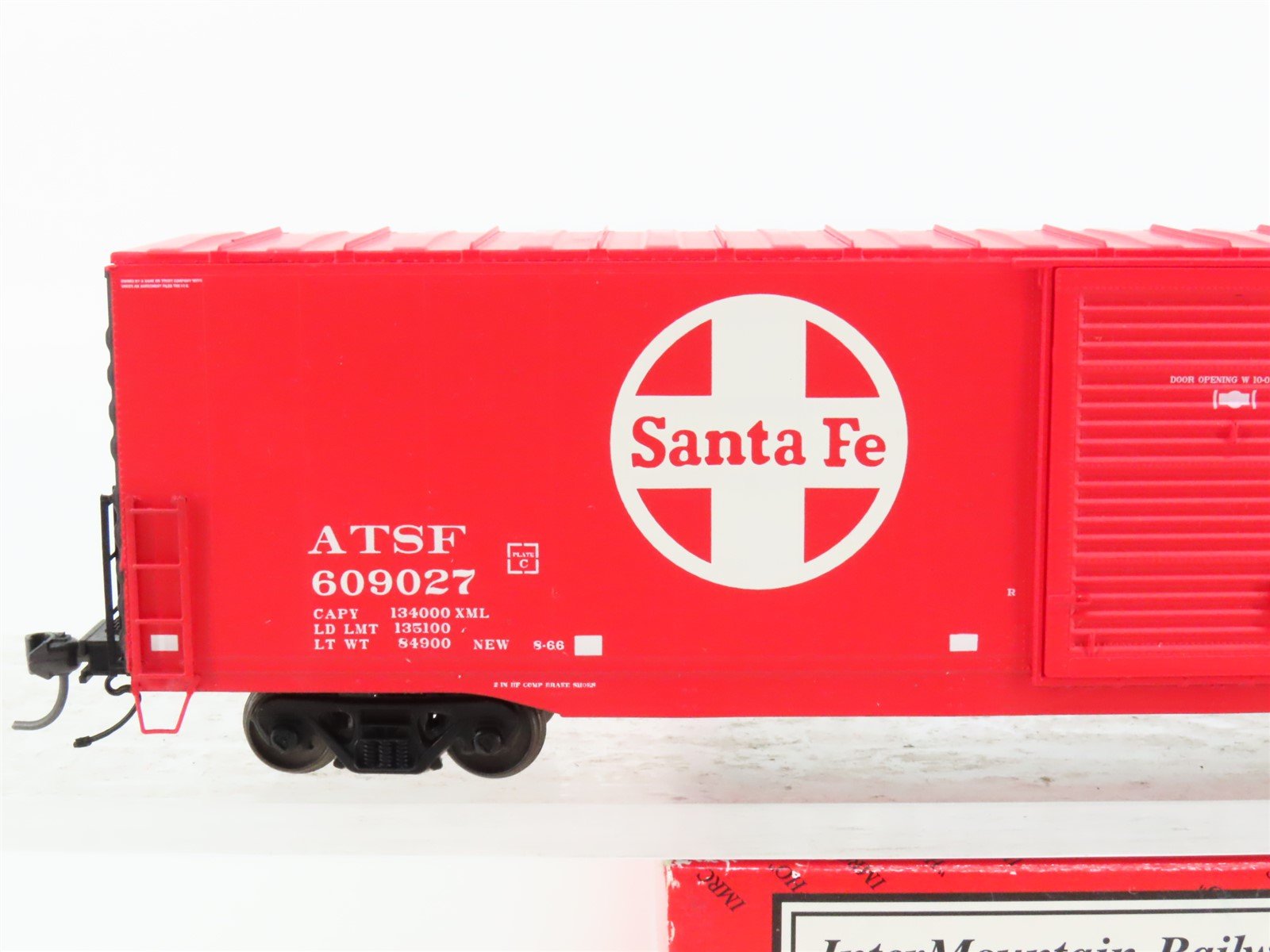 HO InterMountain 46915-02 ATSF Santa Fe Super Shock Control 60' Box Car #609027