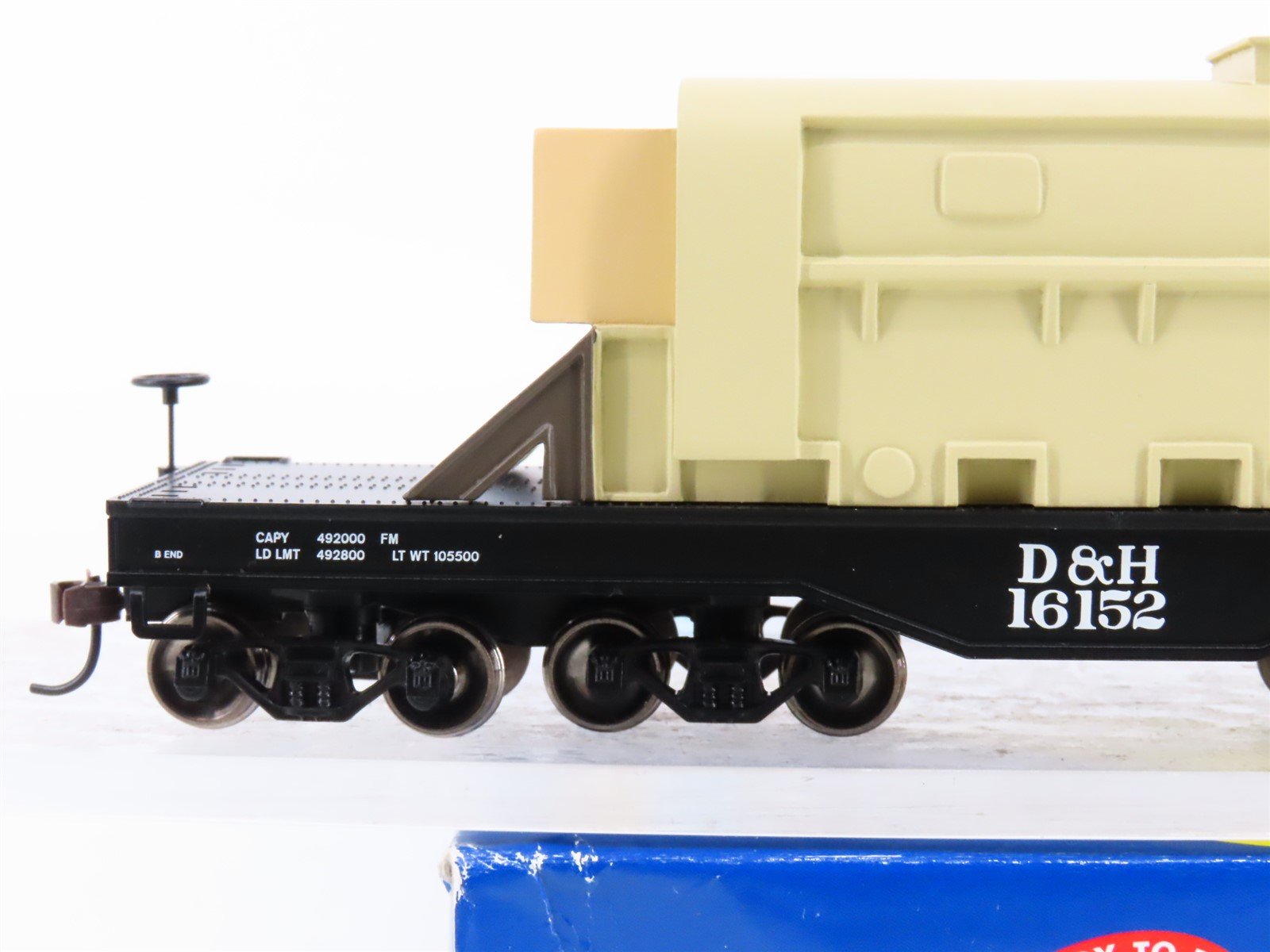HO Scale Athearn 92244 D&H Delaware & Hudson Heavy Duty Flat Car #16152 w/ Load