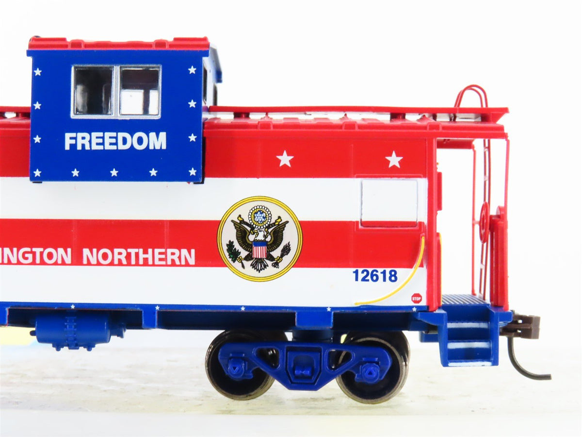 HO Scale Athearn 75170 BN Burlington Northern &quot;Desert Storm&quot; Caboose #12618