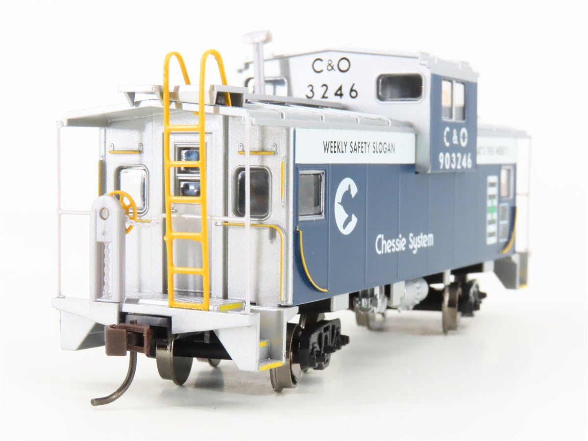 HO Scale Athearn 75175 C&amp;O Chessie System Wide Vision Caboose #903246