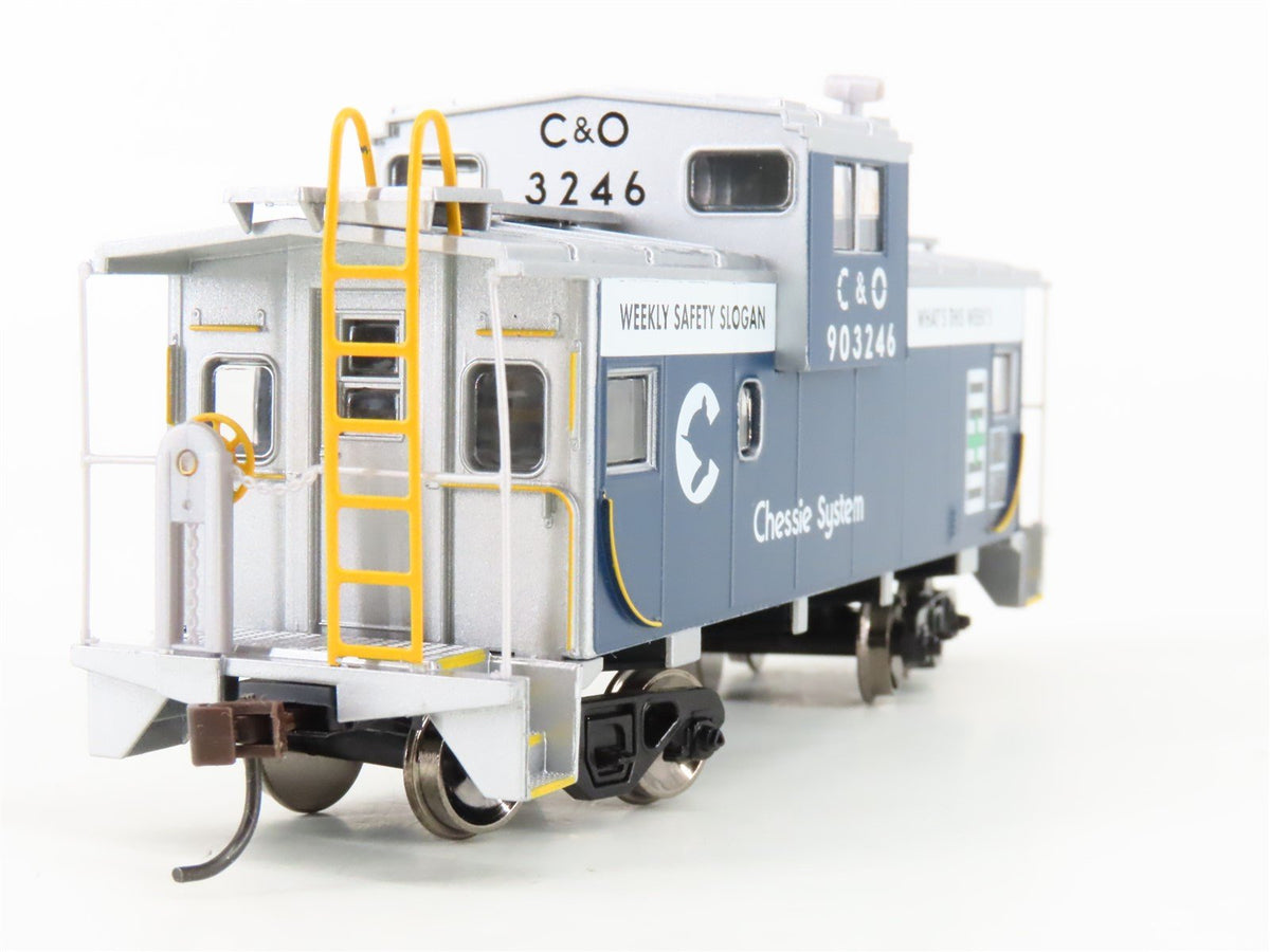 HO Scale Athearn 75175 C&amp;O Chessie System Wide Vision Caboose #903246