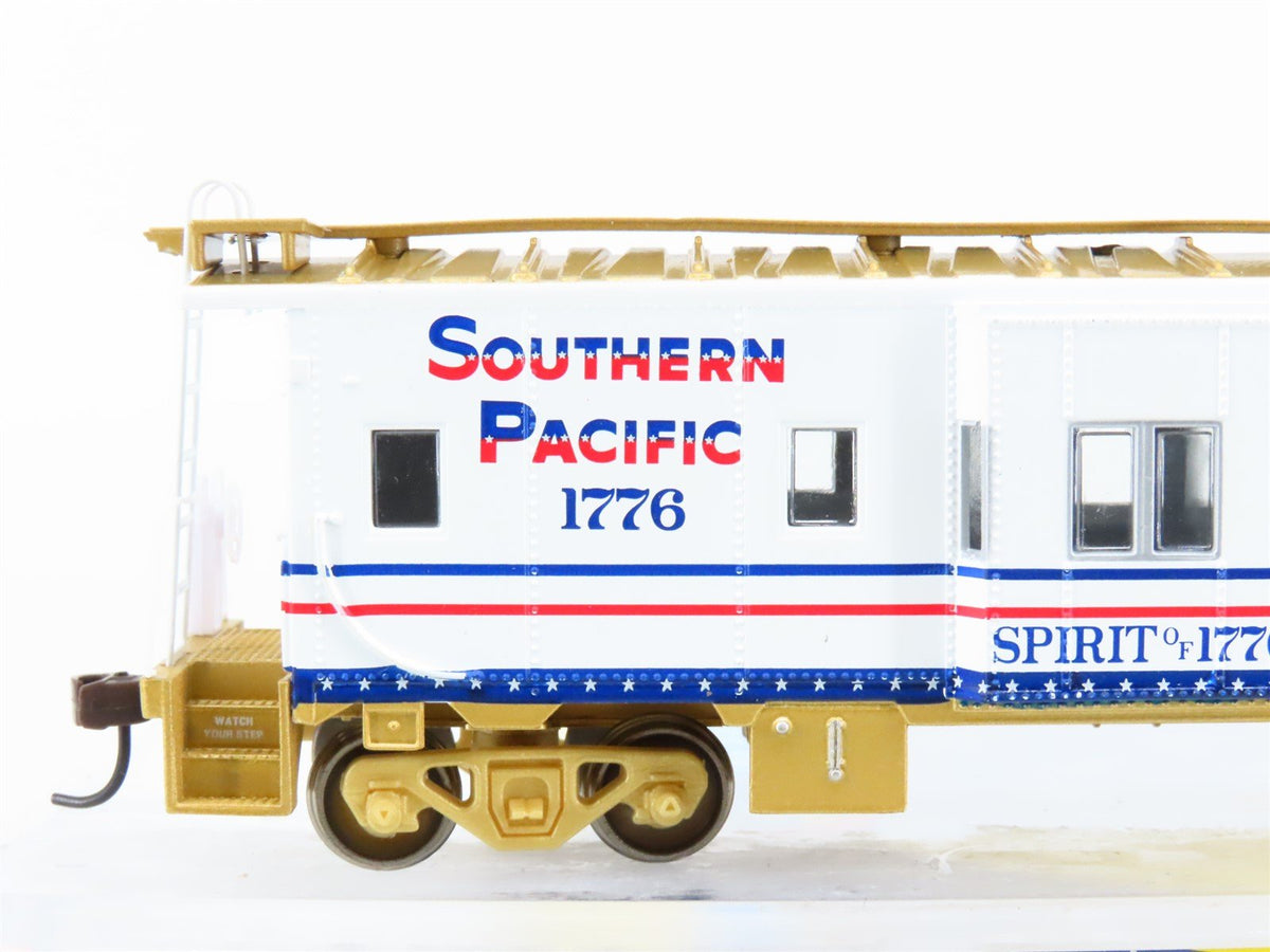 HO Scale Athearn 74665 SP Southern Pacific Bicentennial Bay Window Caboose #1776