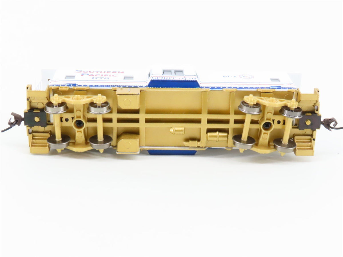 HO Scale Athearn 74665 SP Southern Pacific Bicentennial Bay Window Caboose #1776