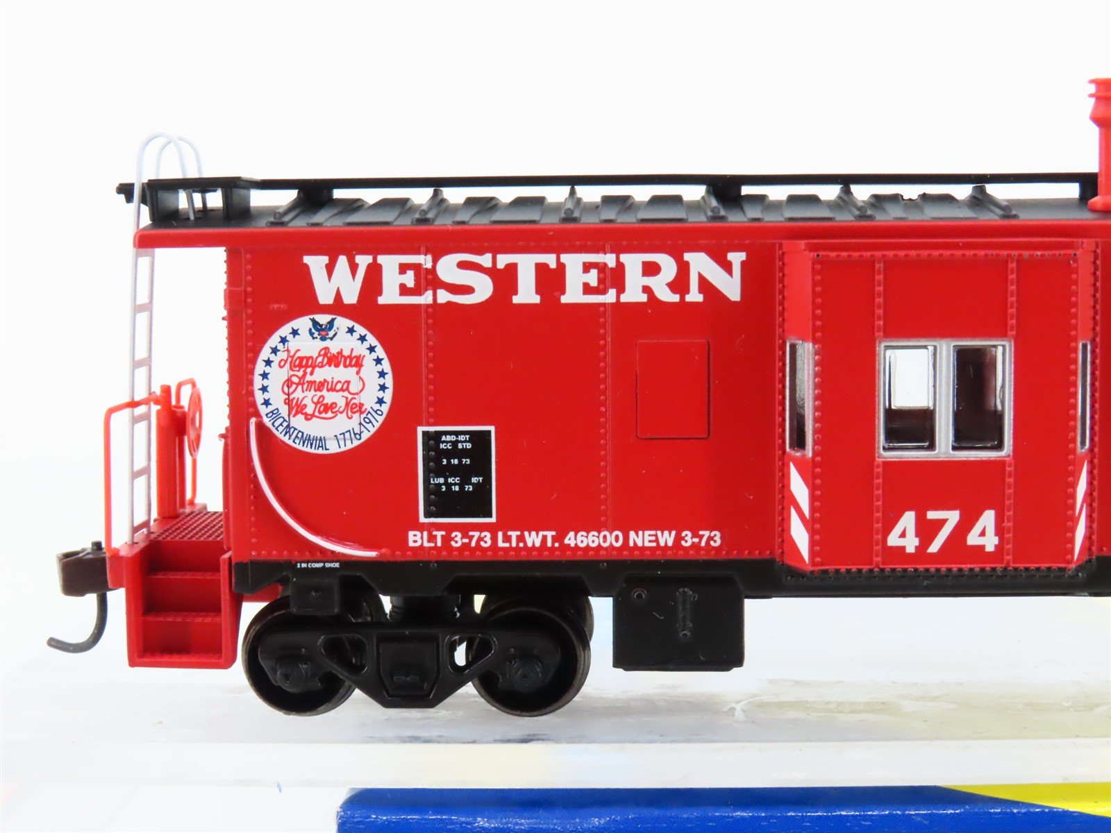 HO Scale Athearn 7463 WP Western Pacific Bicentennial Bay Window Caboose #474