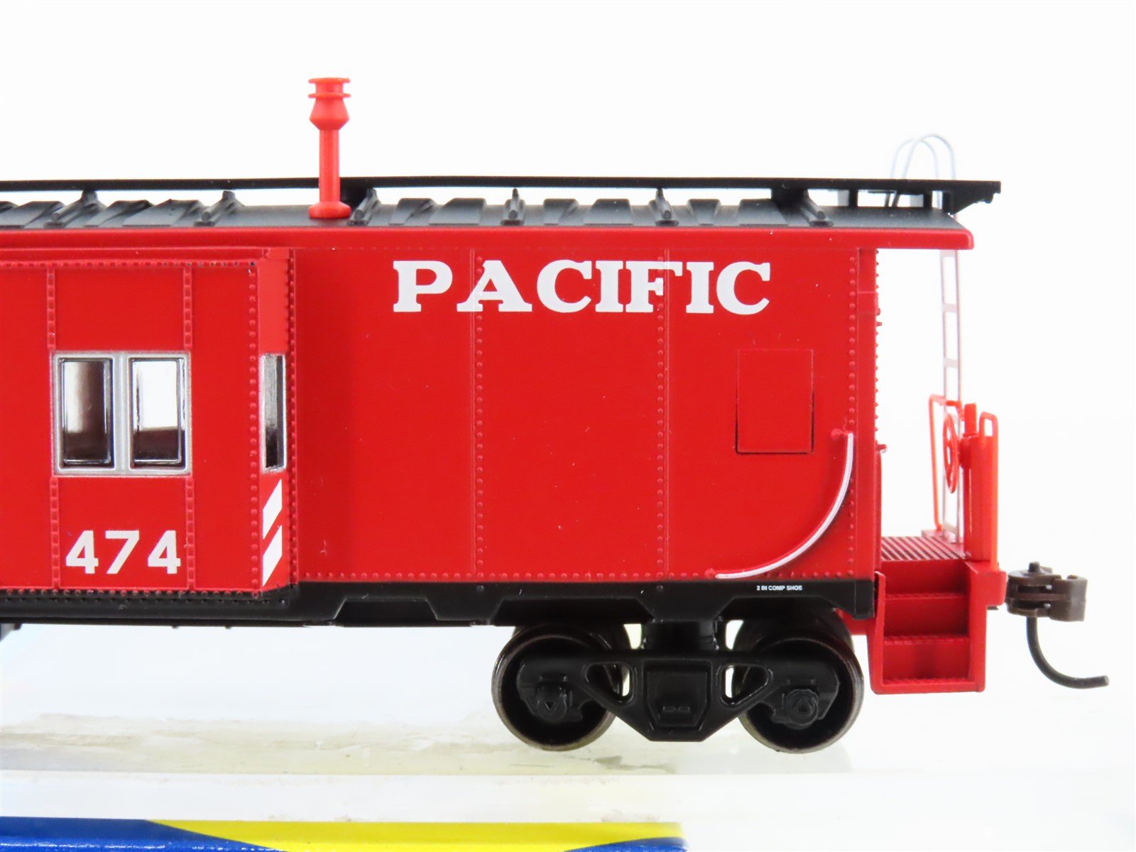 HO Scale Athearn 7463 WP Western Pacific Bicentennial Bay Window Caboose #474