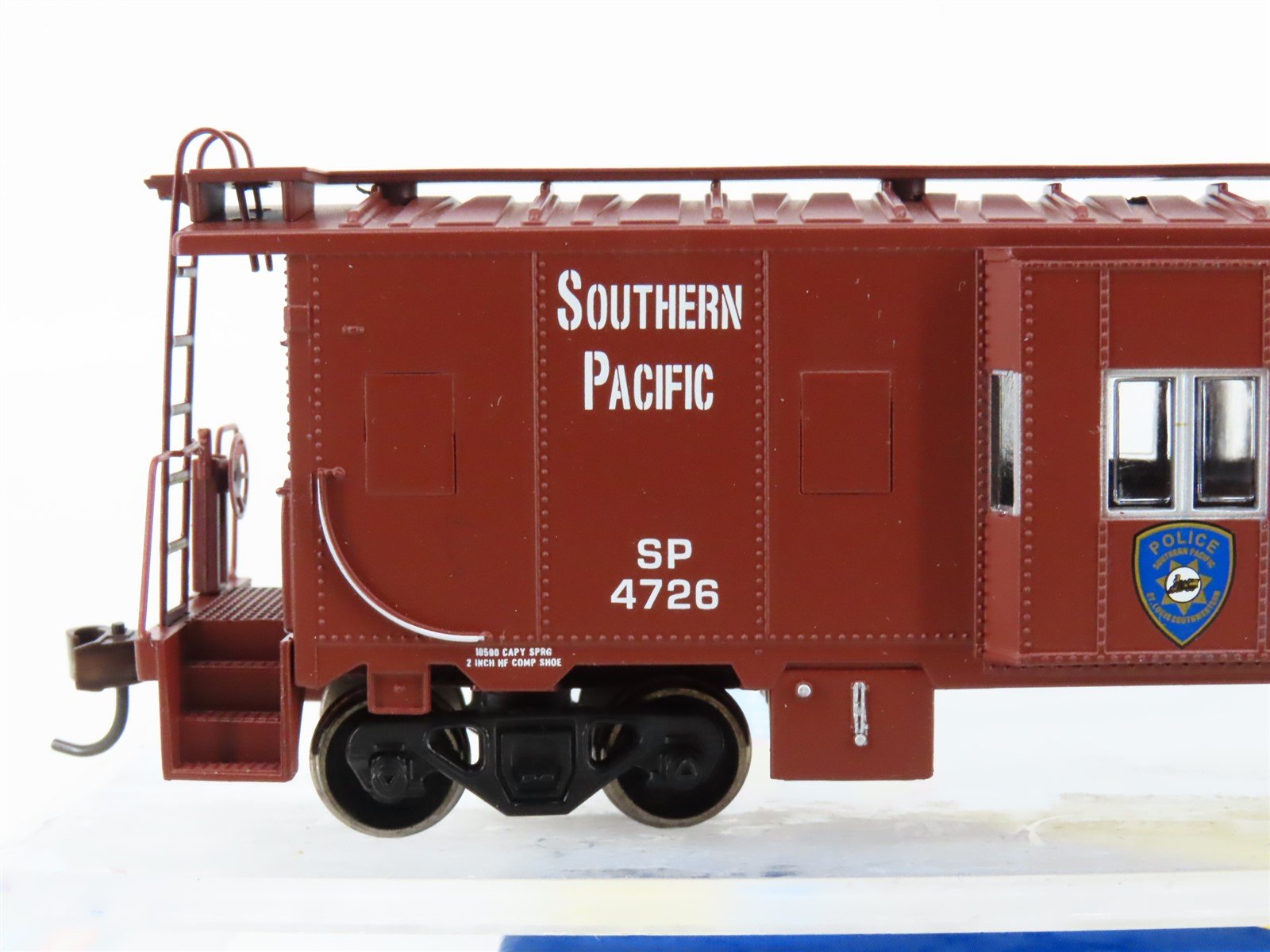 HO Athearn 74668 SP Southern Pacific Railroad Police Bay Window Caboose #4726