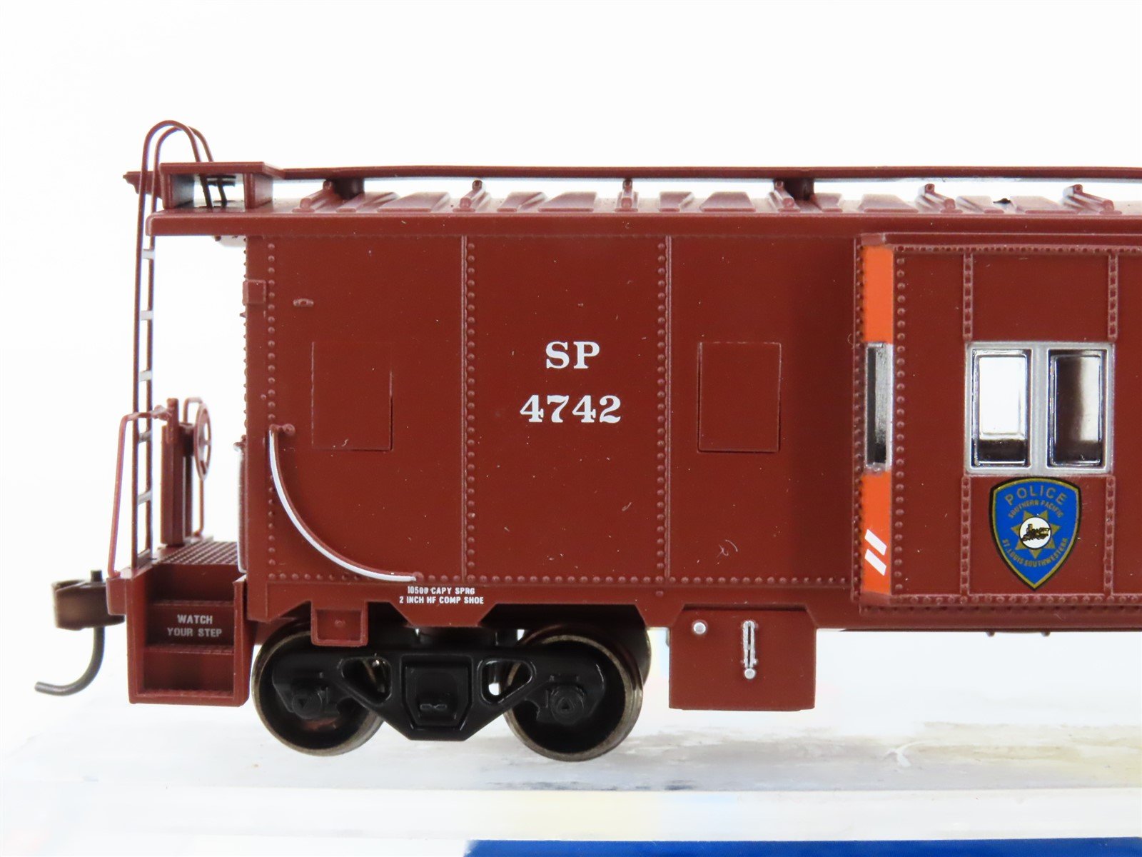 HO Scale Athearn 74667 SP Southern Pacific Police Bay Window Caboose #4742