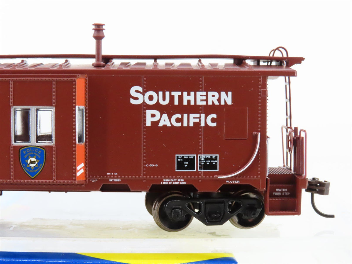 HO Scale Athearn 74667 SP Southern Pacific Police Bay Window Caboose #4742