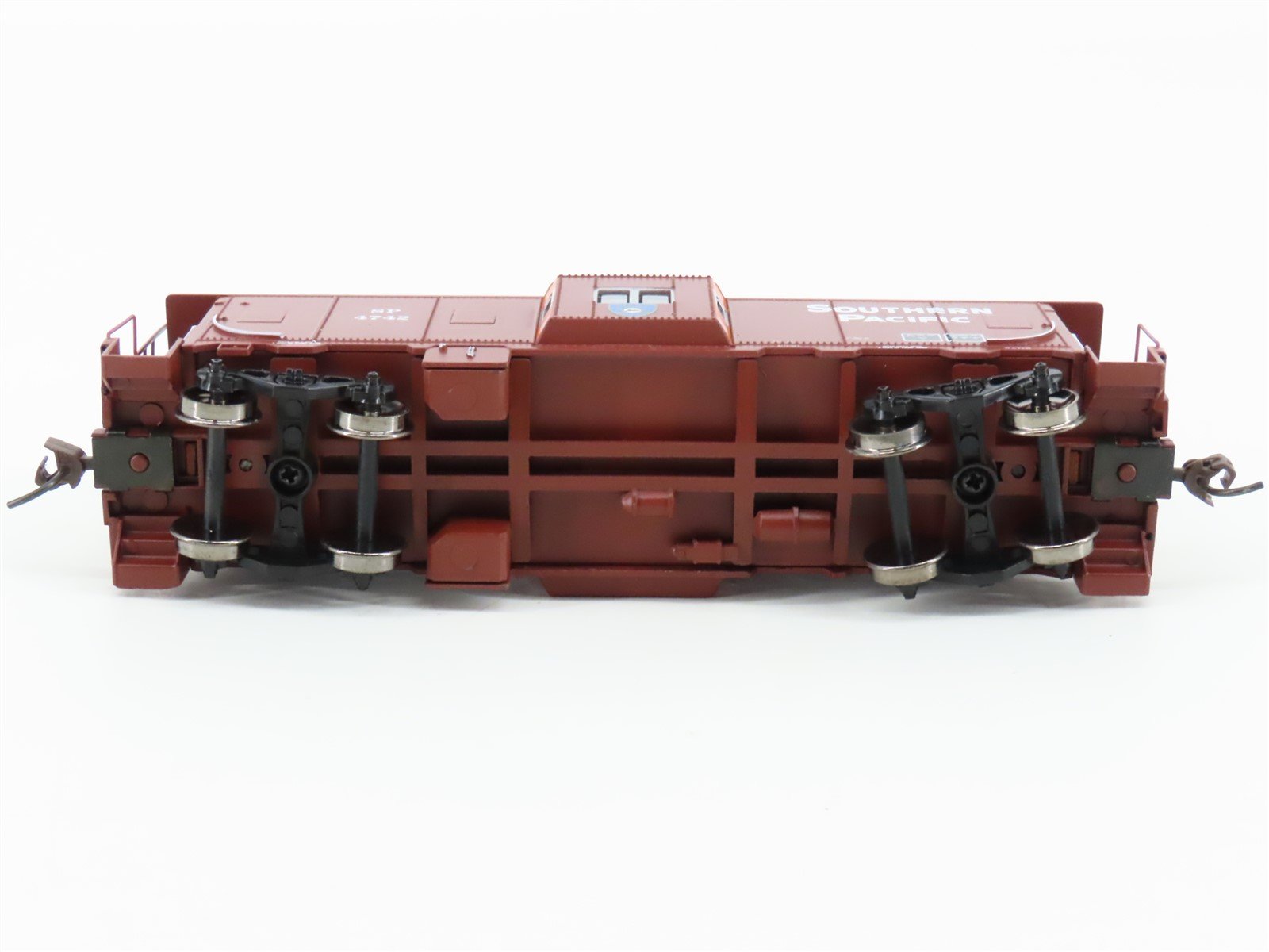 HO Scale Athearn 74667 SP Southern Pacific Police Bay Window Caboose #4742