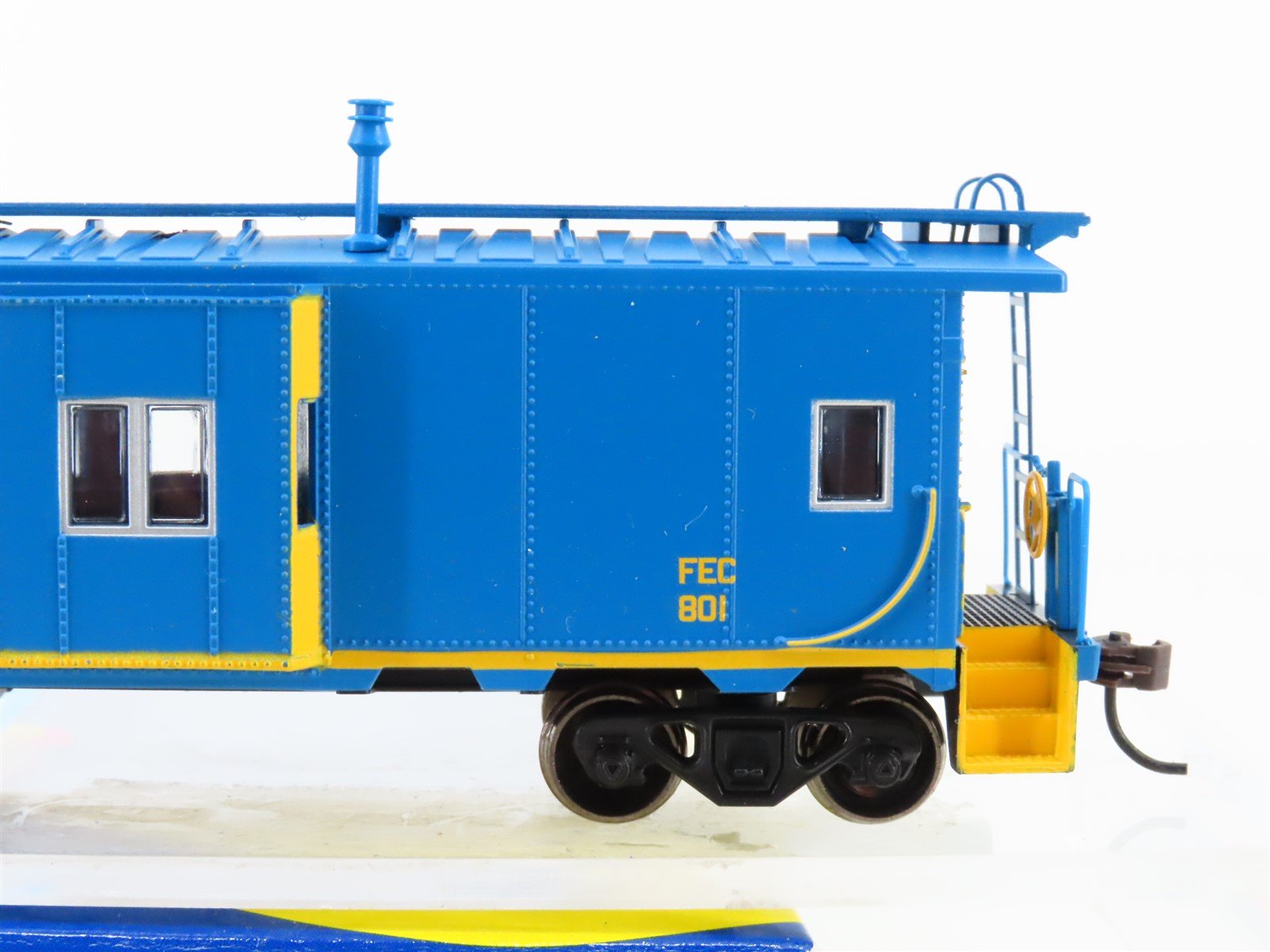 HO Scale Athearn 74673 FEC Florida East Coast Bay Window Caboose #801