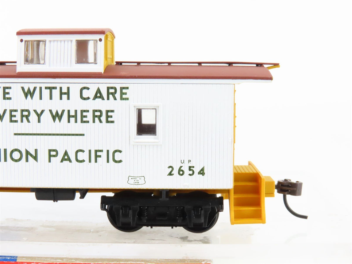 HO Walthers 932-7544 UP Union Pacific (Safety White) CA-1 Wood Caboose #2654