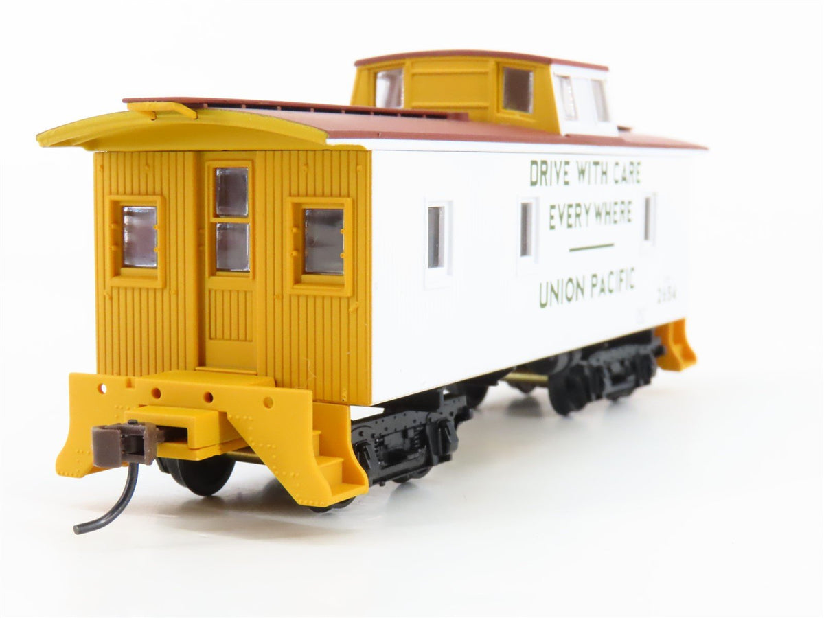 HO Walthers 932-7544 UP Union Pacific (Safety White) CA-1 Wood Caboose #2654