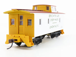 HO Walthers 932-7544 UP Union Pacific (Safety White) CA-1 Wood Caboose #2654