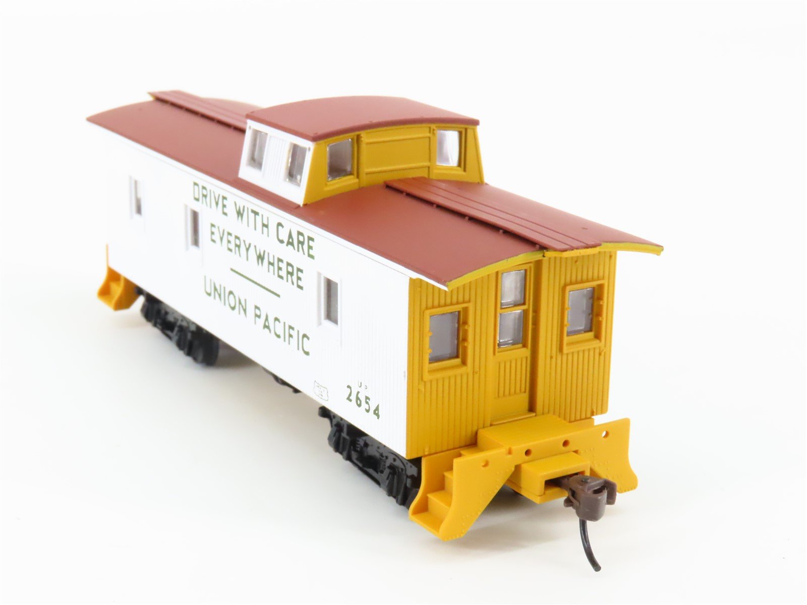 HO Walthers 932-7544 UP Union Pacific (Safety White) CA-1 Wood Caboose #2654