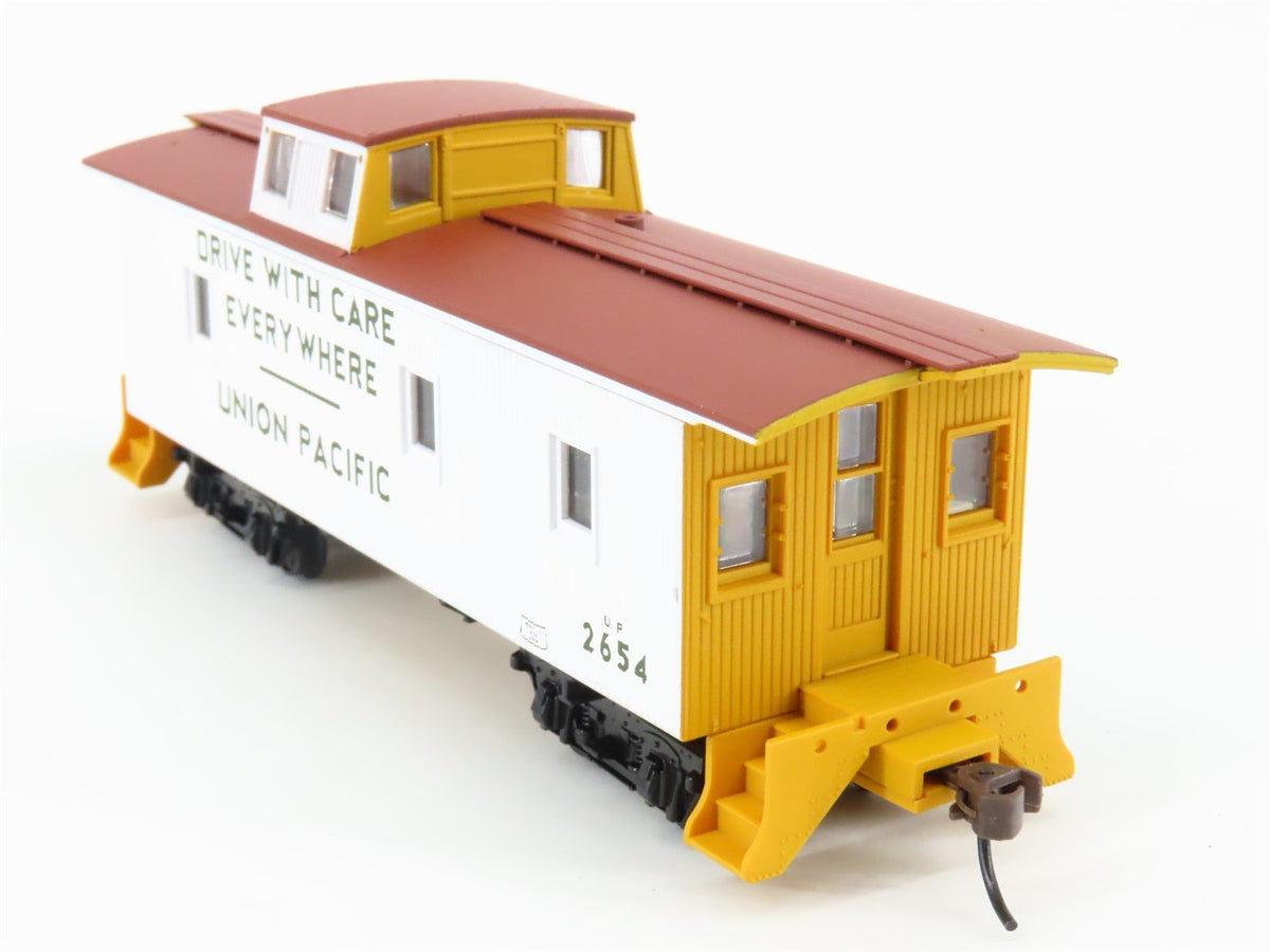 HO Walthers 932-7544 UP Union Pacific (Safety White) CA-1 Wood Caboose #2654