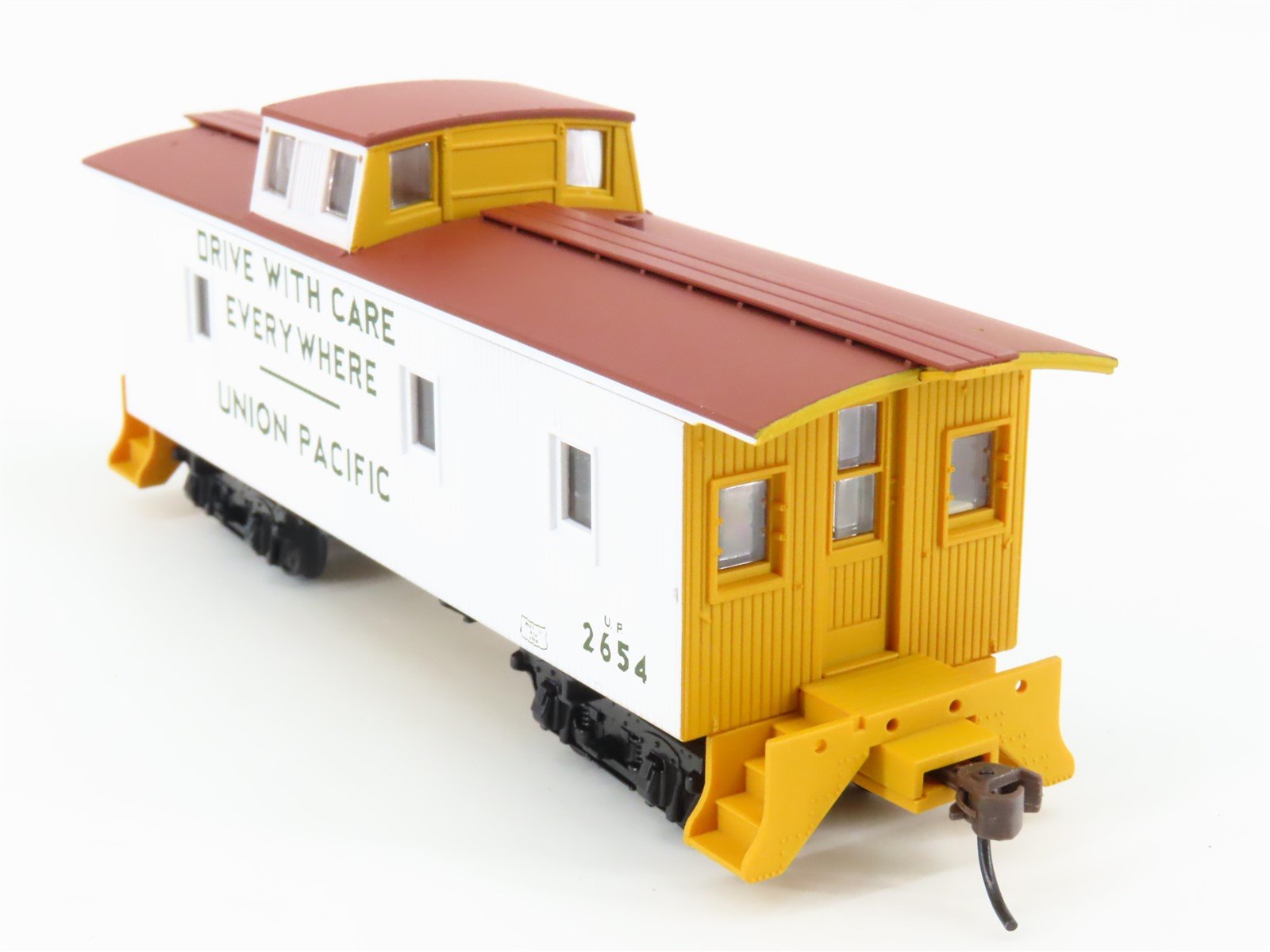 HO Walthers 932-7544 UP Union Pacific (Safety White) CA-1 Wood Caboose #2654