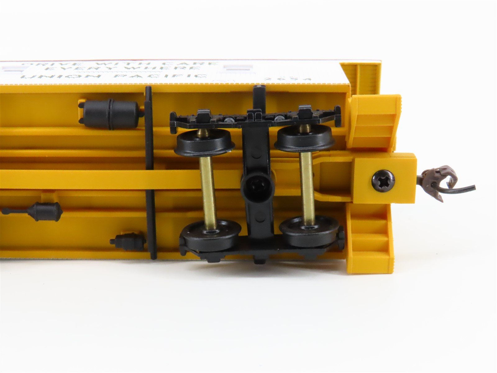 HO Walthers 932-7544 UP Union Pacific (Safety White) CA-1 Wood Caboose #2654