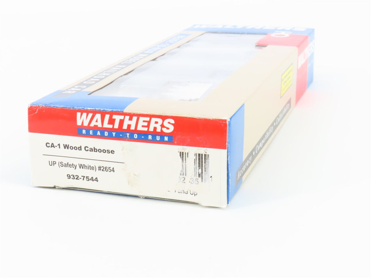 HO Walthers 932-7544 UP Union Pacific (Safety White) CA-1 Wood Caboose #2654