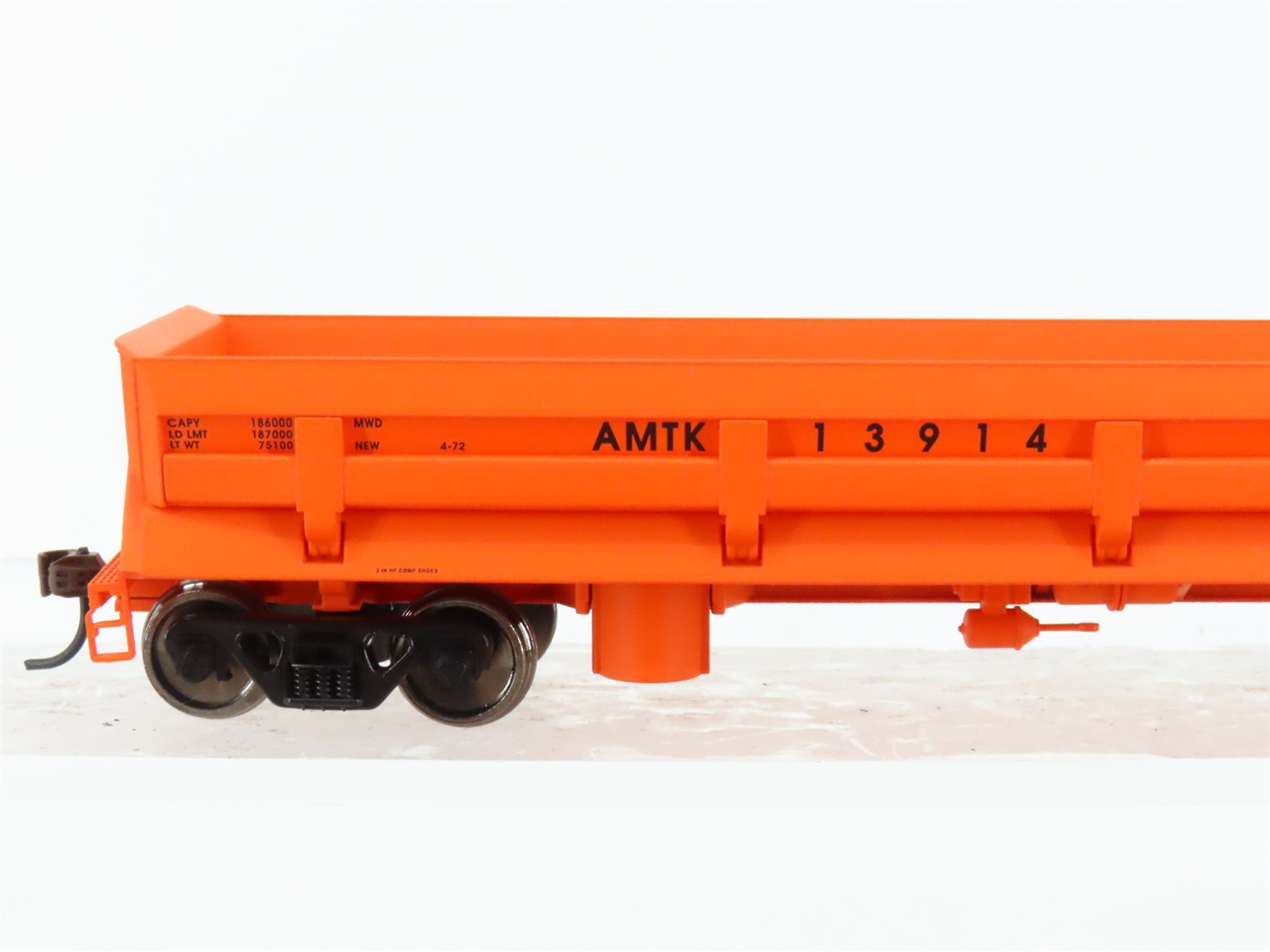 HO Scale Walthers Gold Line 932-37911 AMTK Amtrak Difco Dump Car (3-Pack)
