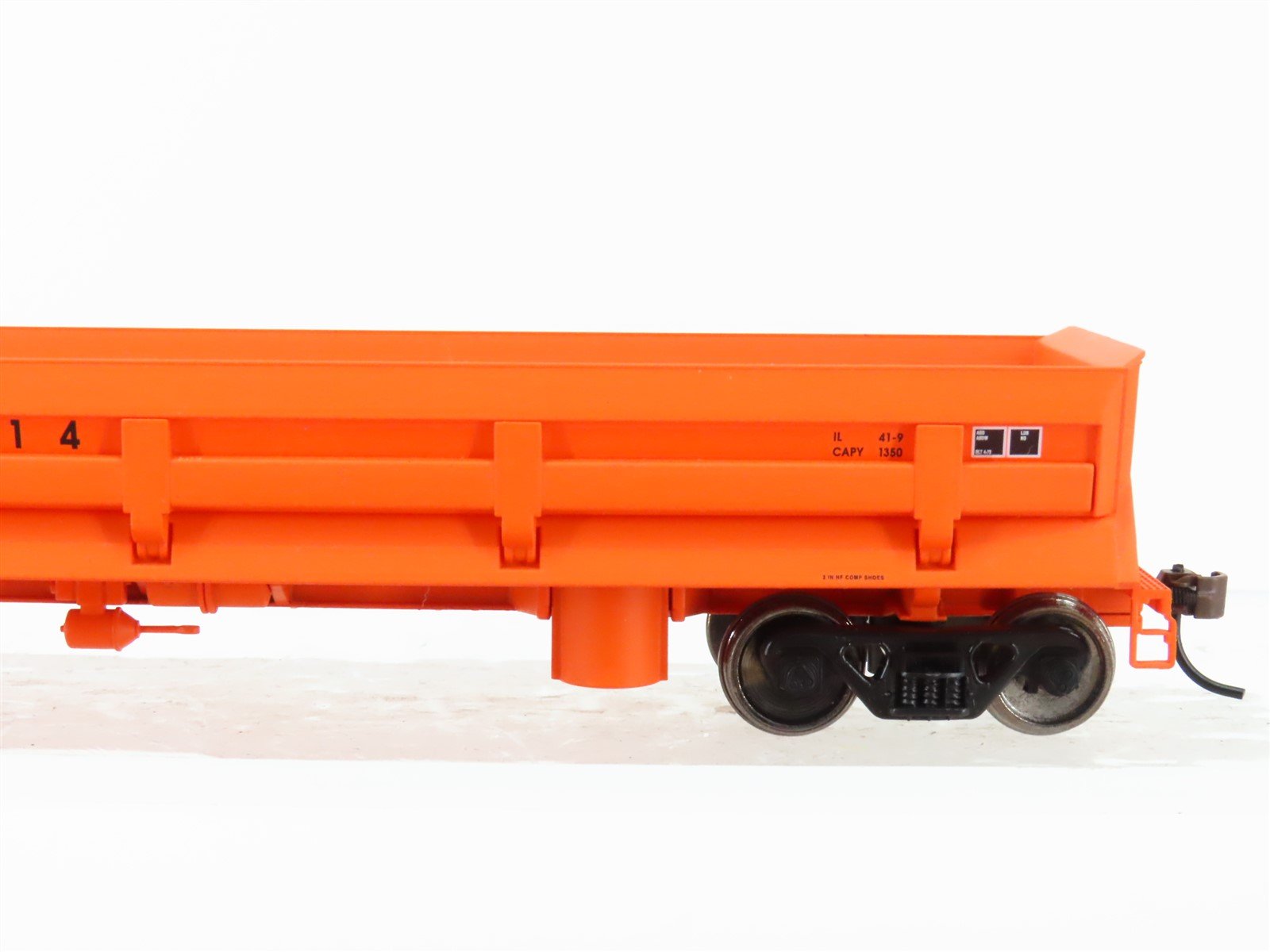 HO Scale Walthers Gold Line 932-37911 AMTK Amtrak Difco Dump Car (3-Pack)