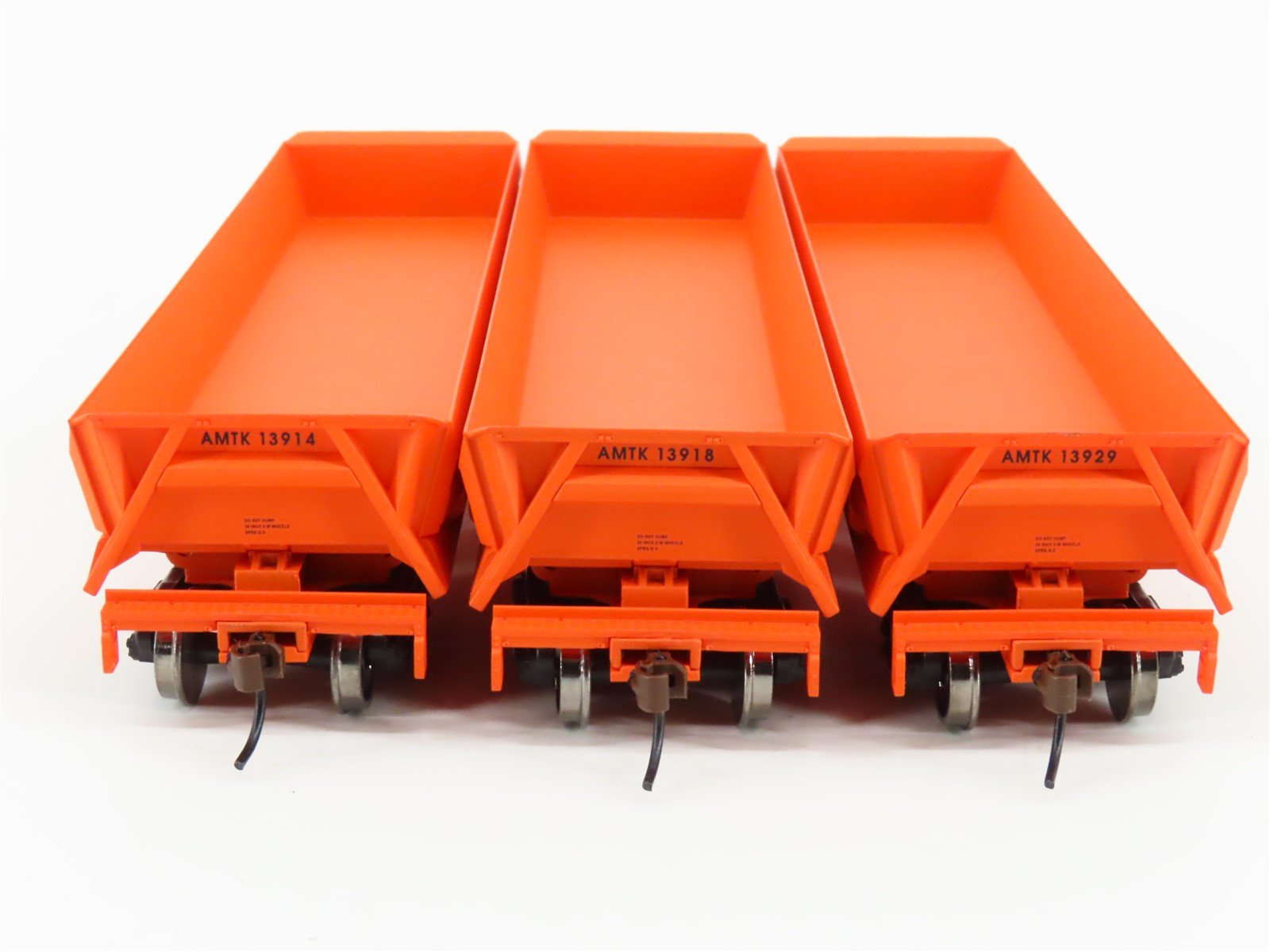 HO Scale Walthers Gold Line 932-37911 AMTK Amtrak Difco Dump Car (3-Pack)