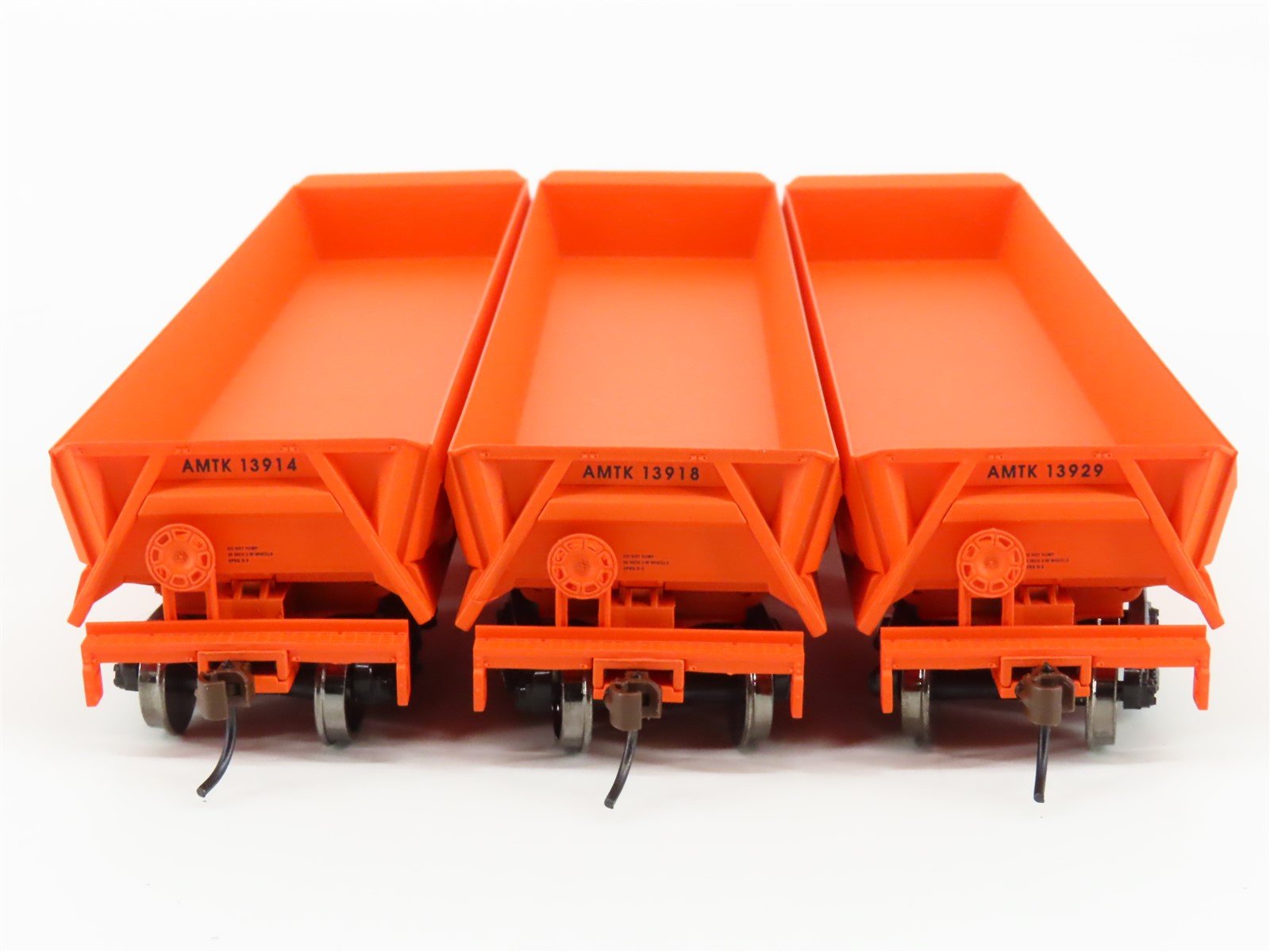 HO Scale Walthers Gold Line 932-37911 AMTK Amtrak Difco Dump Car (3-Pack)