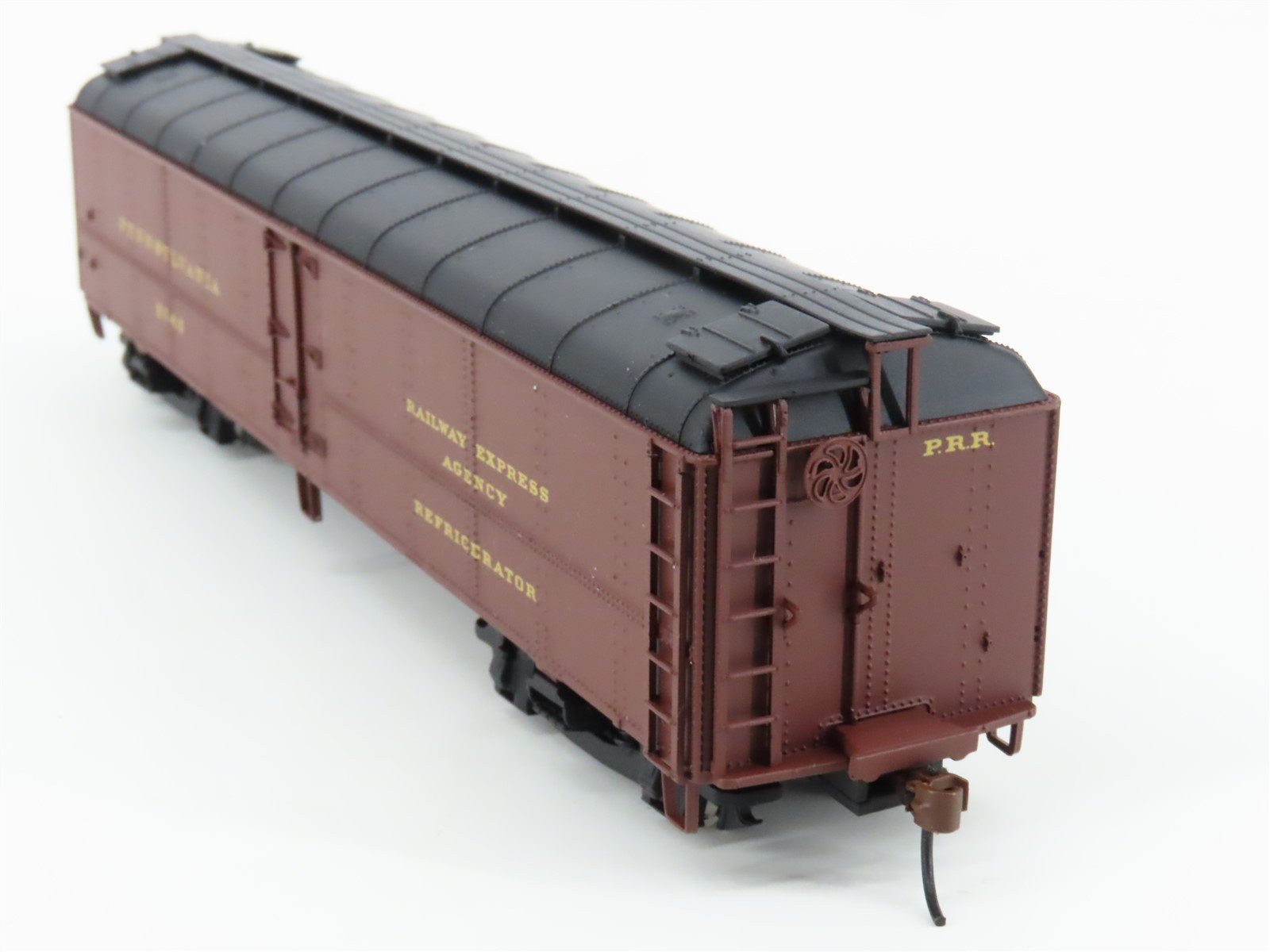 HO Scale Walthers 932-25888 PRR Pennsylvania R50B Express Reefer (2-Pack)