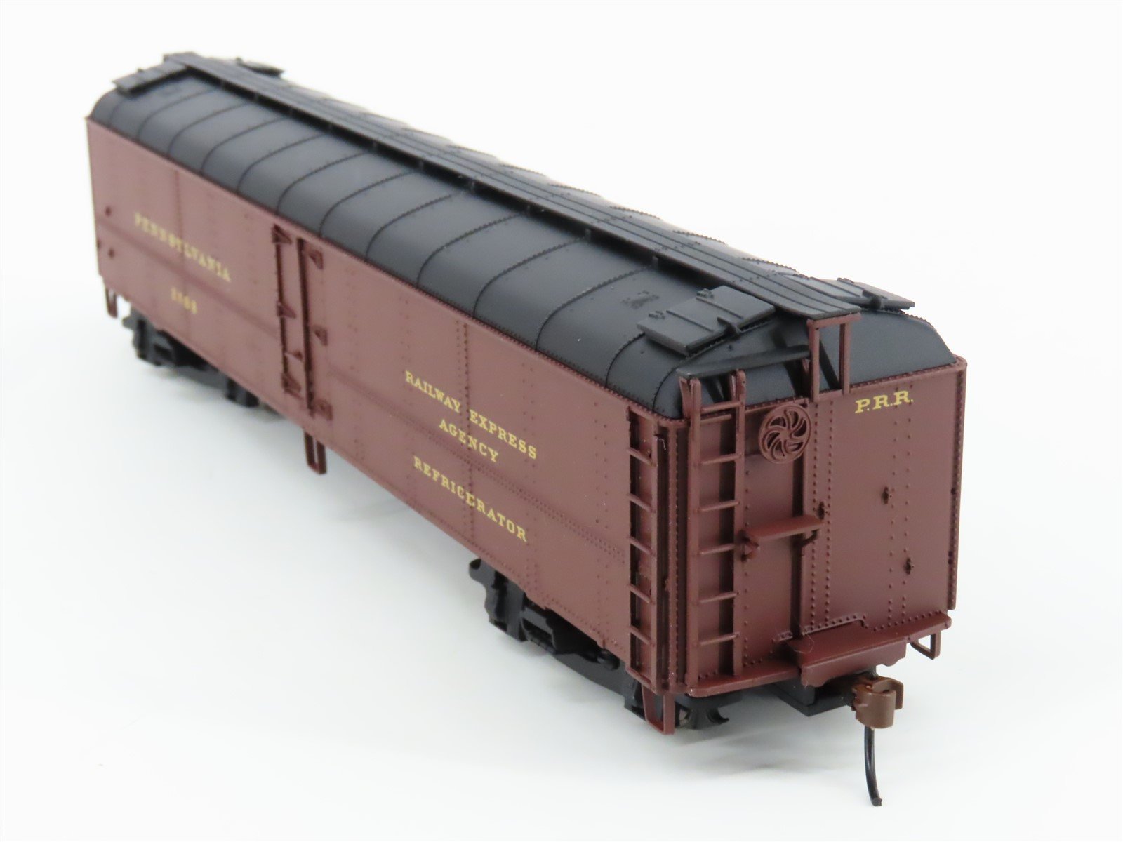 HO Scale Walthers 932-25888 PRR Pennsylvania R50B Express Reefer (2-Pack)