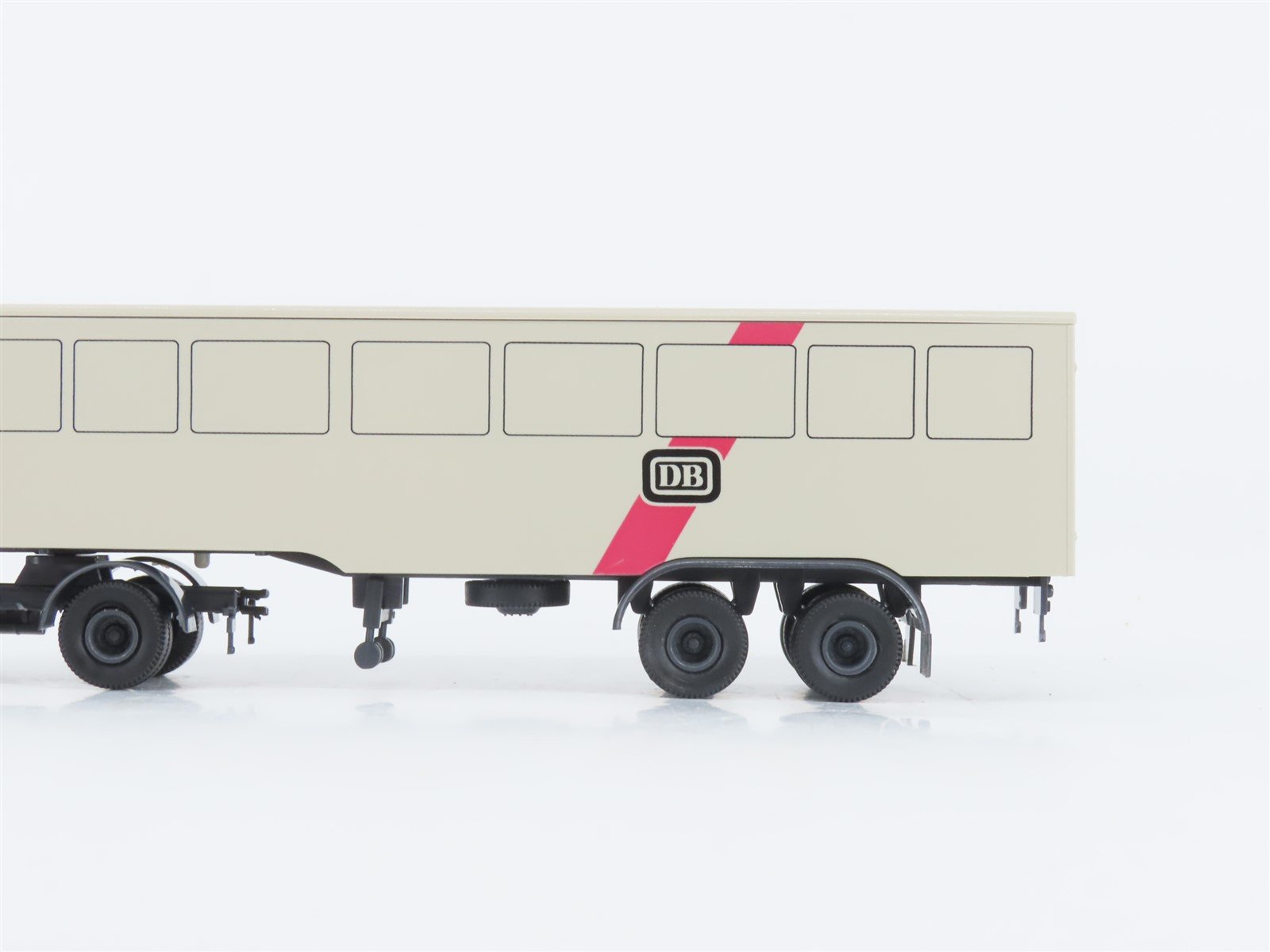 HO Scale Liliput L220011 DB Deutsche Bahn Low Level Flat Car w/ Semi Trailer
